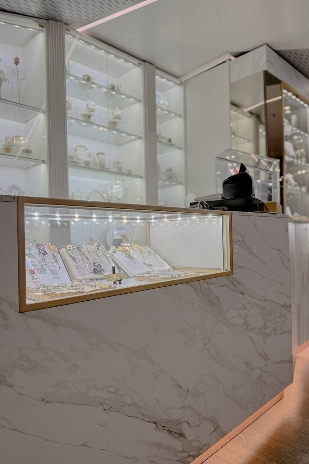 Ювелирная стойка Бизнес зал, аэропорт Пулково, СПБ