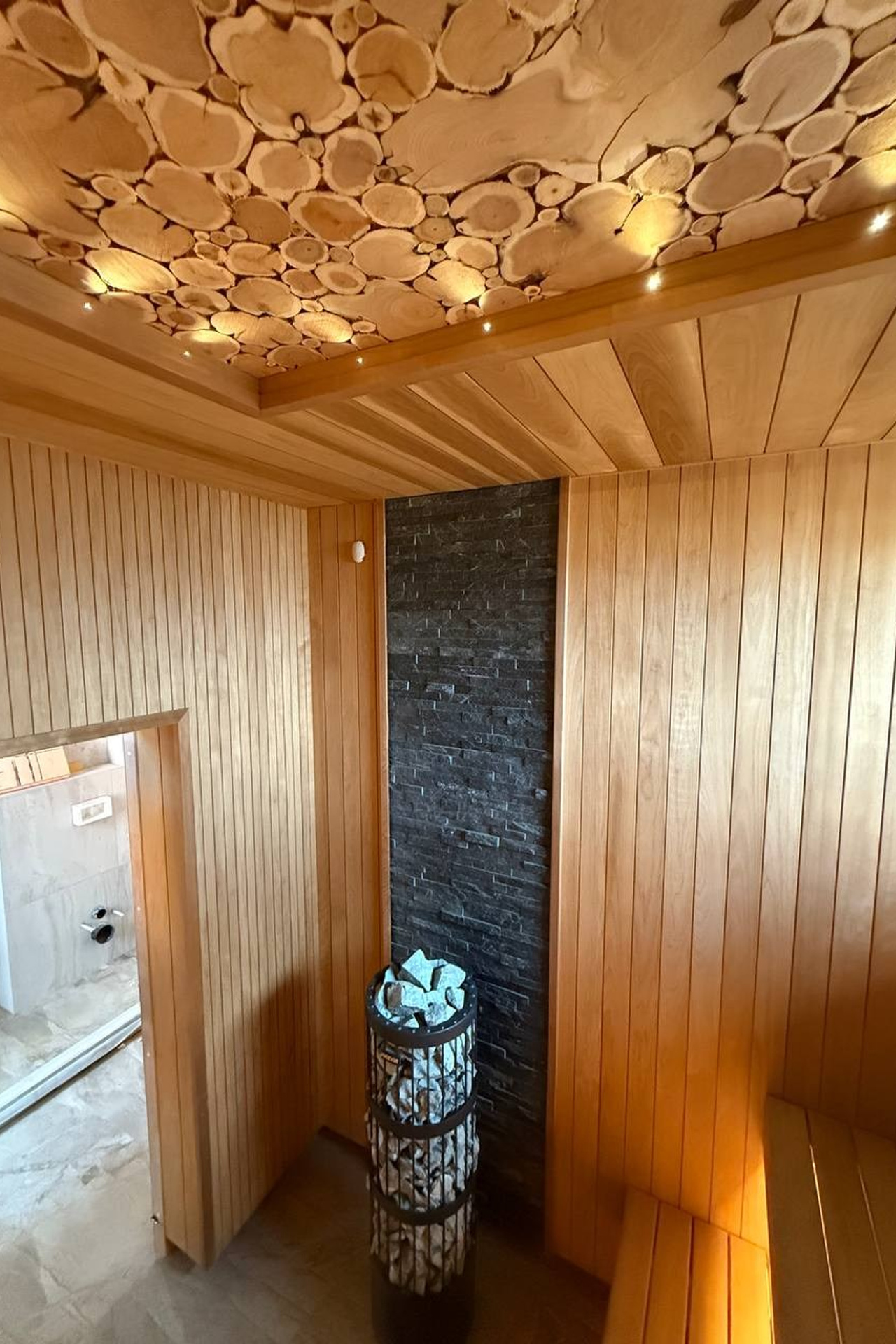 Сауна из&nbsp;термоосины с&nbsp;печью Harvia Legend 11 кВт