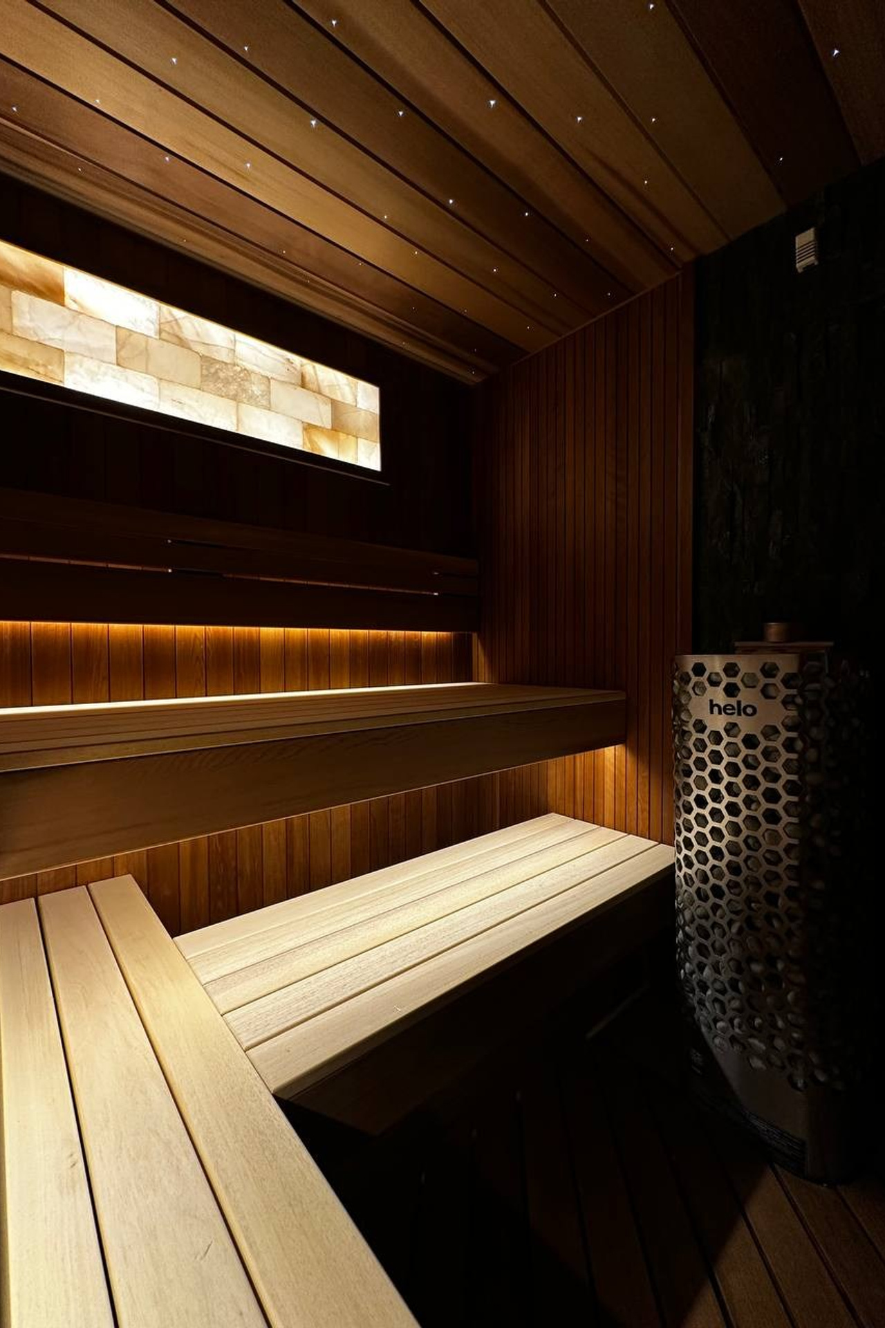 Сауна из&nbsp;канадского кедра с&nbsp;соляным панно и&nbsp;звёздным небом