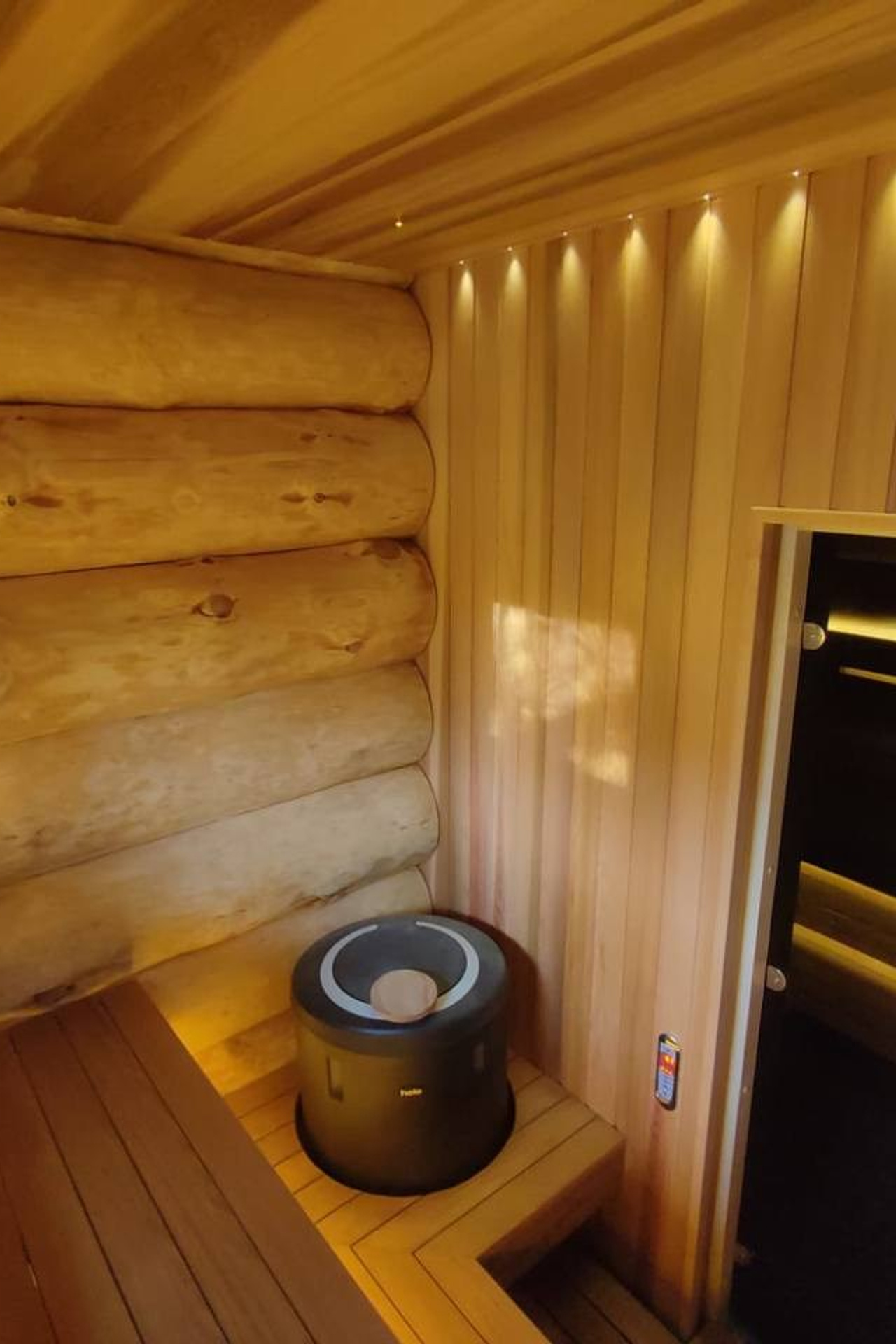 Сауна в&nbsp;бревенчатом доме с&nbsp;отделкой из&nbsp;канадского кедра