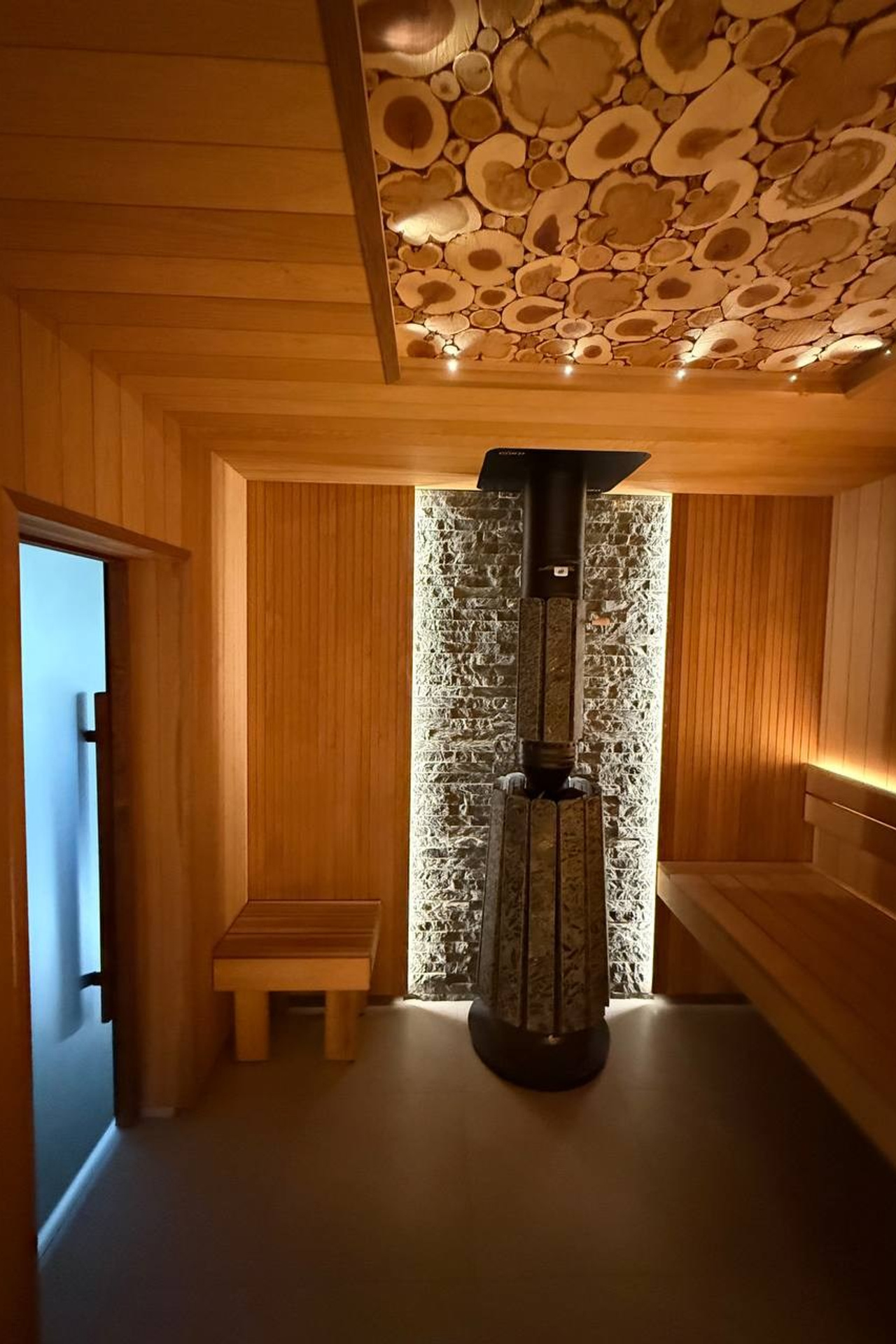 Сауна из&nbsp;термоосины с&nbsp;полками 130&nbsp;мм