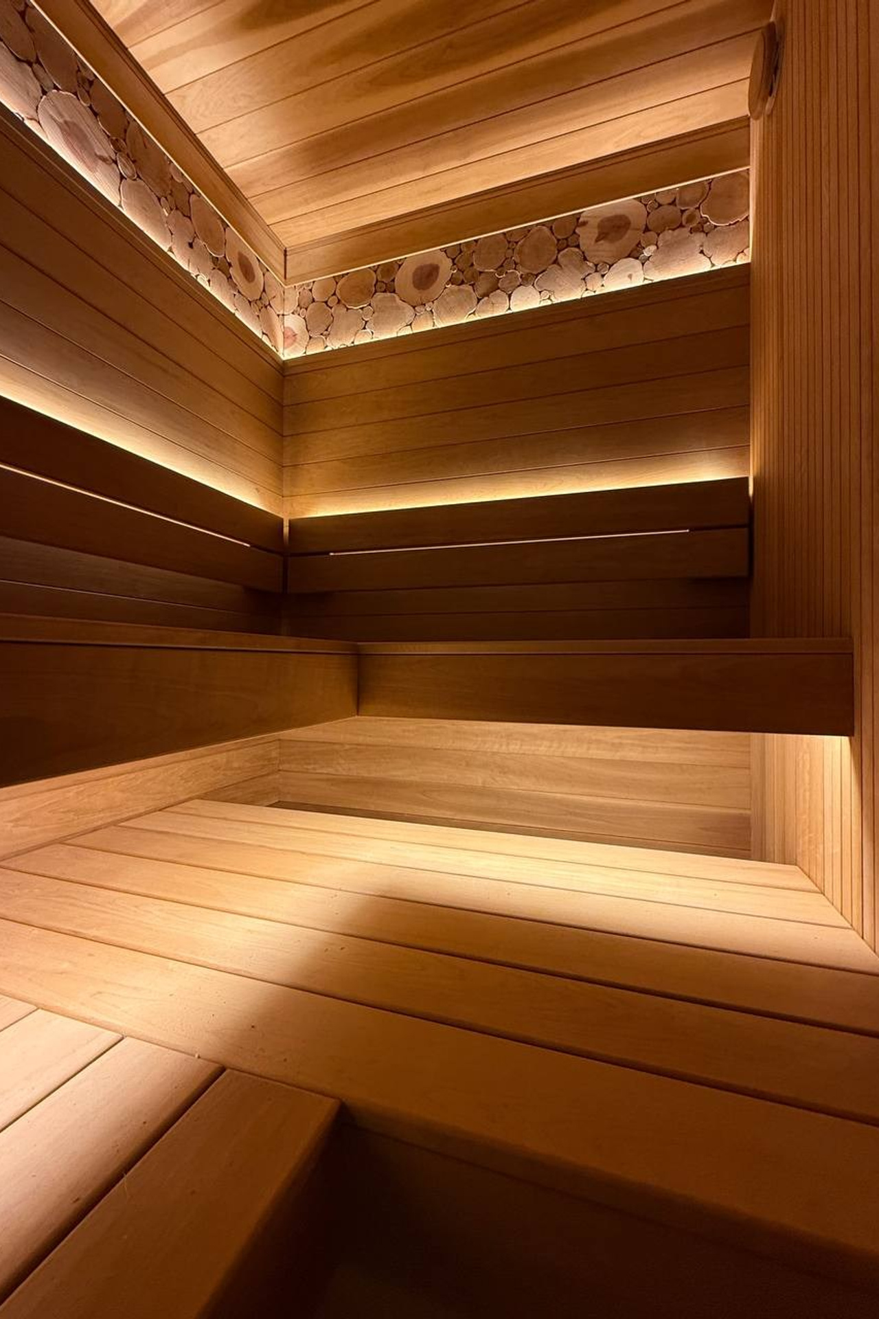 Большая сауна нестандартной формы