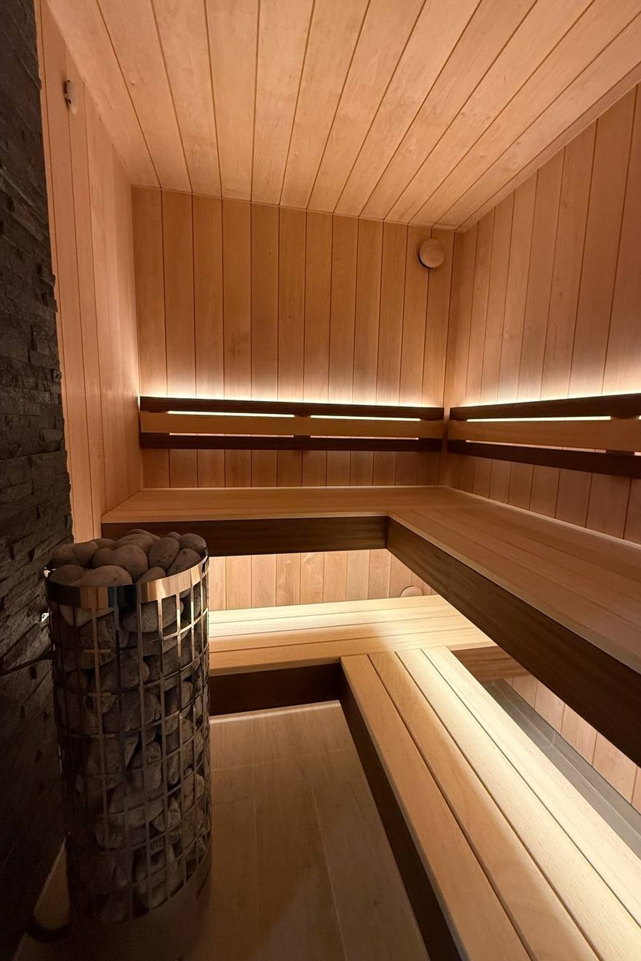 Сауна из&nbsp;ольхи и&nbsp;полками из&nbsp;абаша