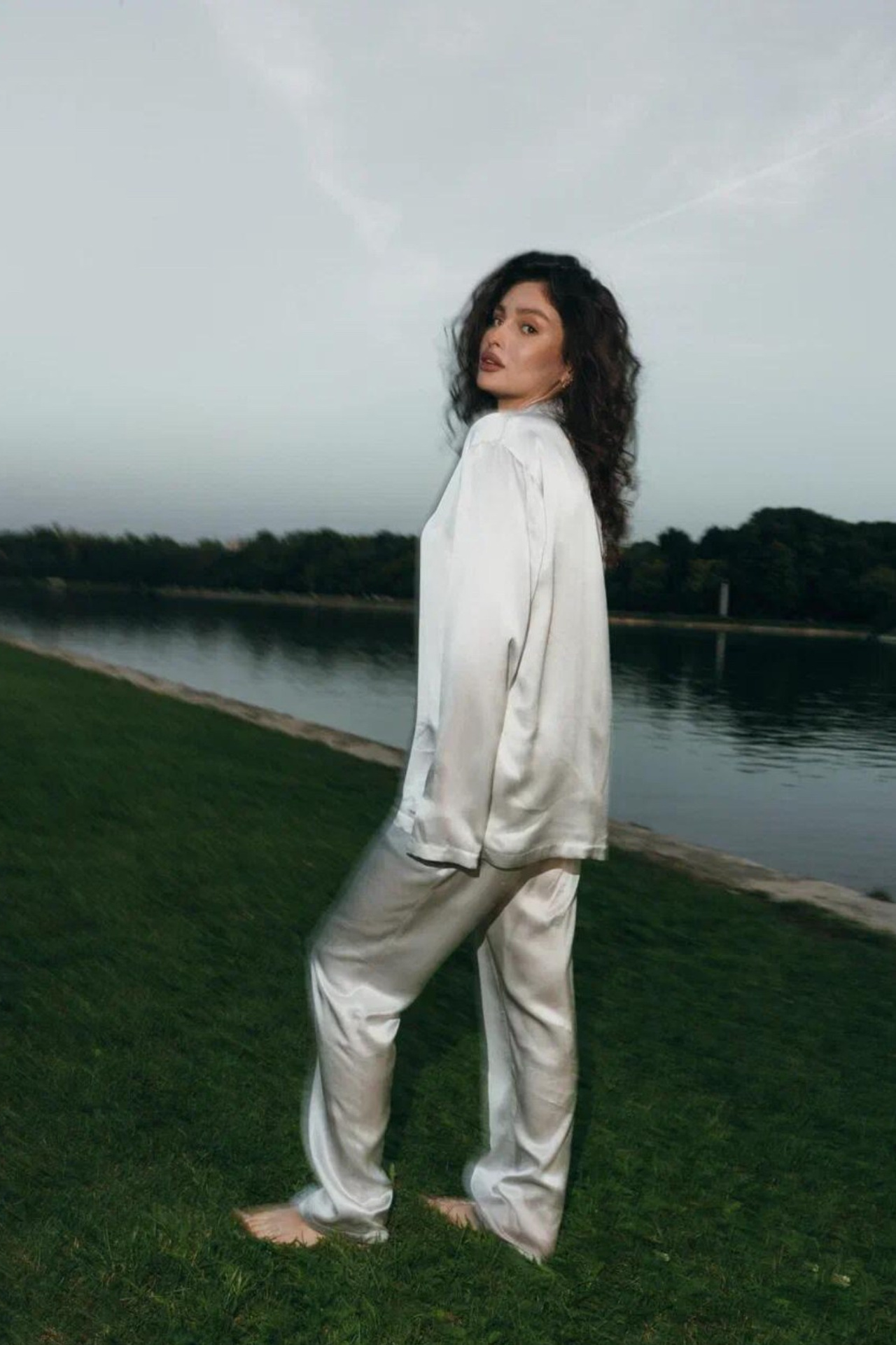 Нужен фотограф в Москве для предметной съемки одежды? Организуем съемку на следующий день