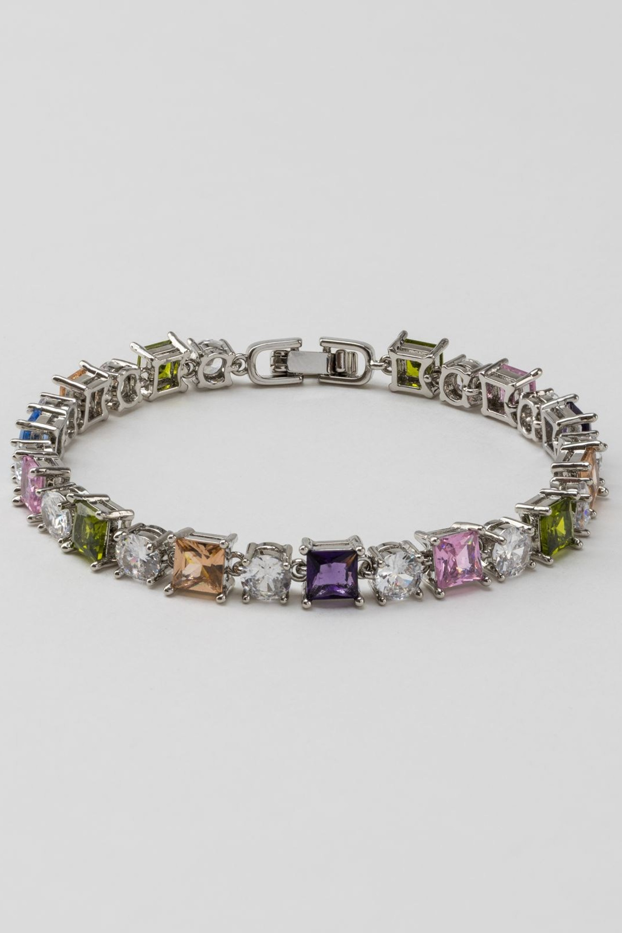 Съемка на белом бумажном фоне