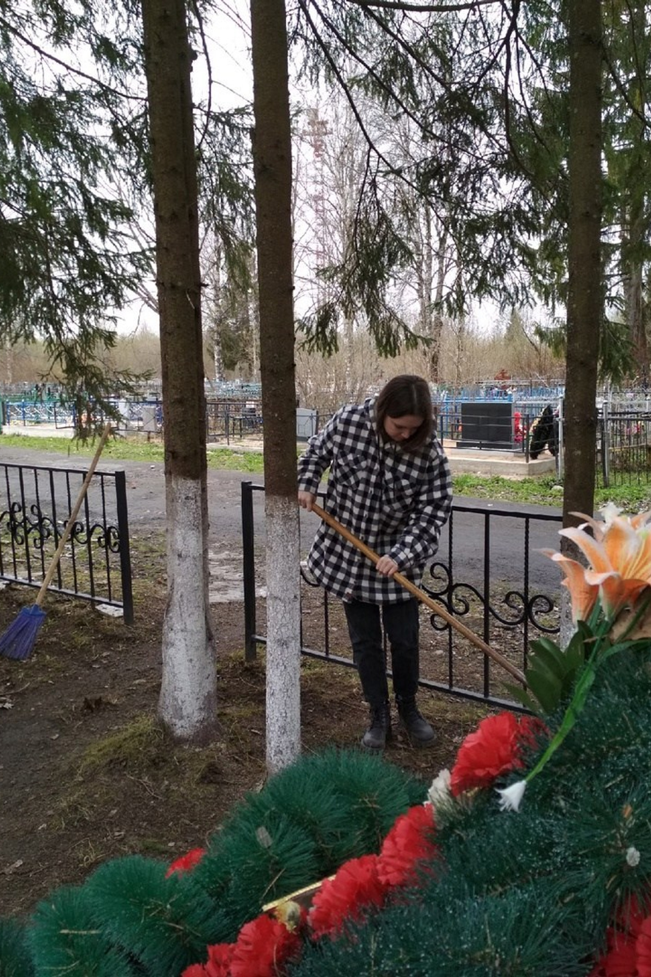 Братское воинское захоронение в г. п.Назия. История Назиевского городского поселения