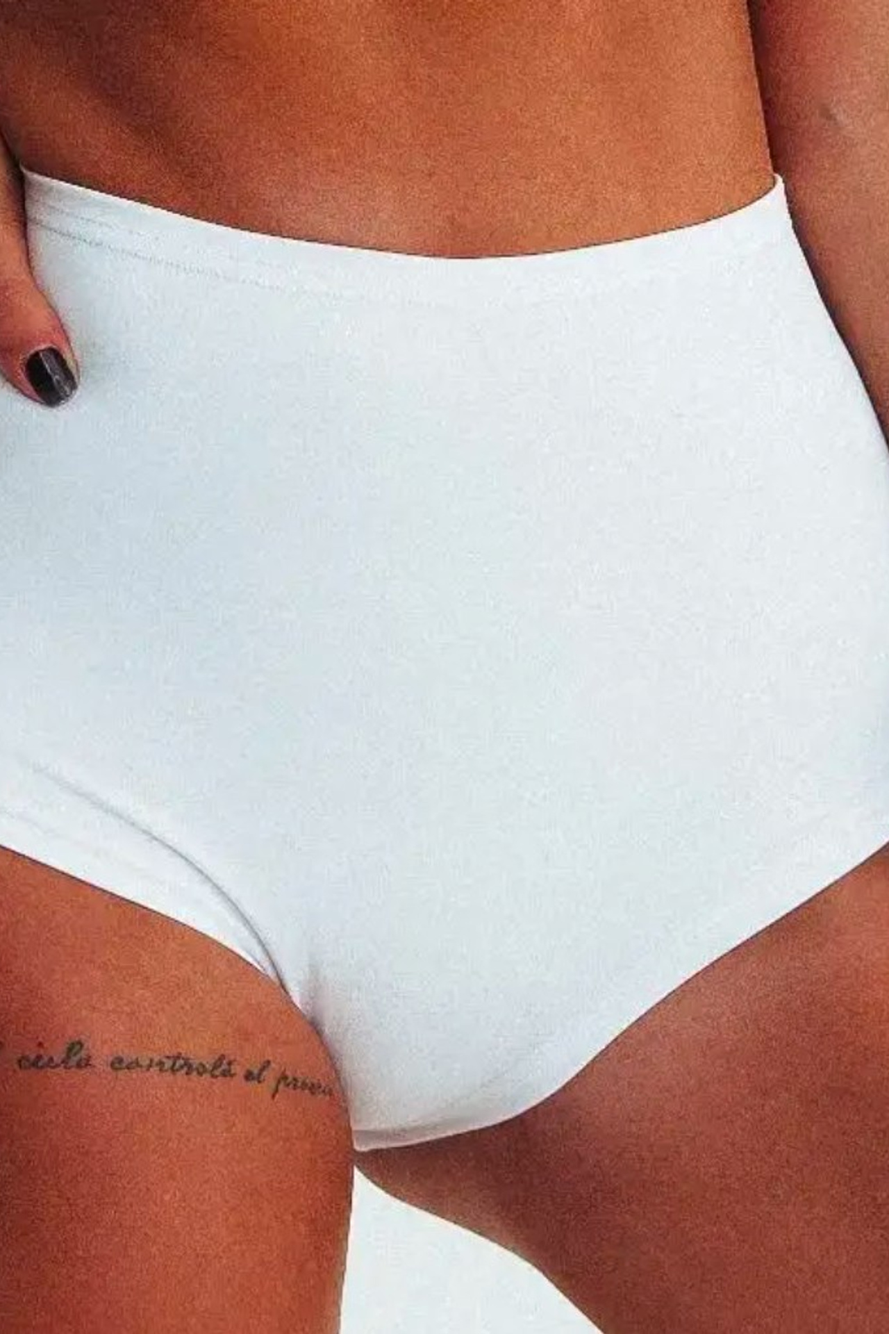 Шорты белые. Tatya Lushchyk профессиональный фотограф в Минске. Фотосессия беременности и индивидуальные съемки