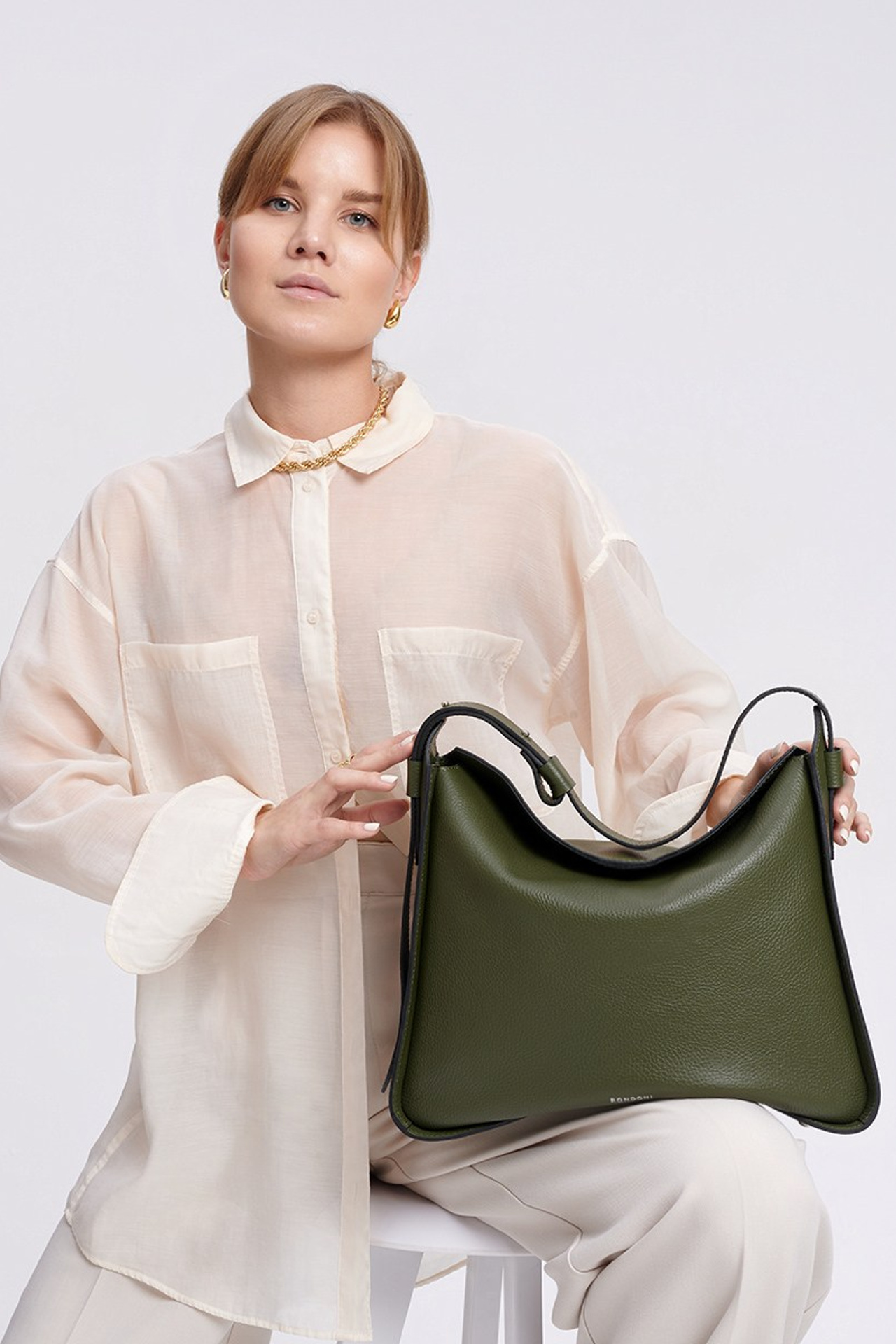 Каталог на белом фоне одежда и сумки