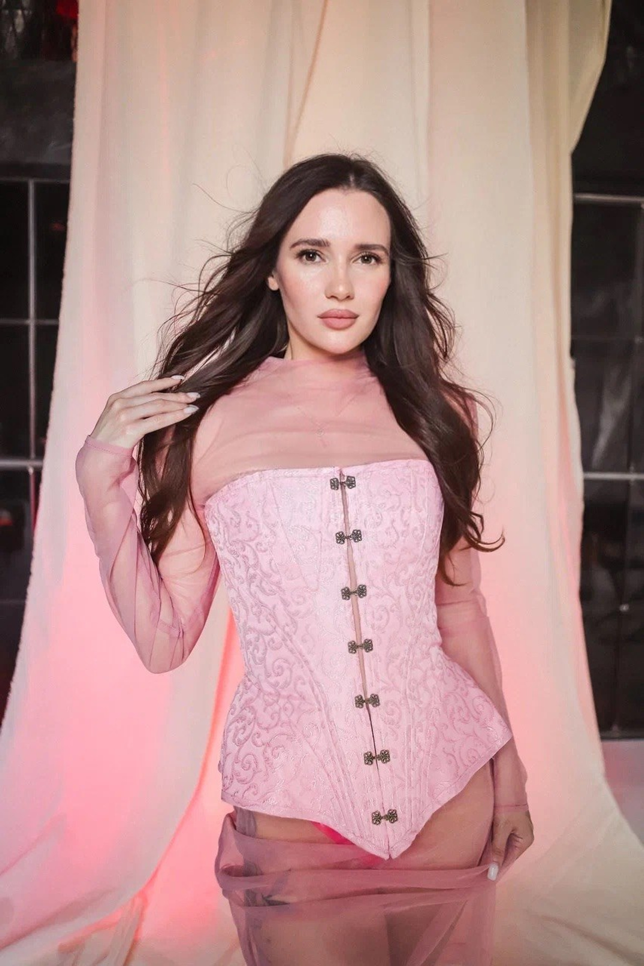 Каталог моделей девушек, женщин для маркетплейсов. Предметная фотостудия AURA