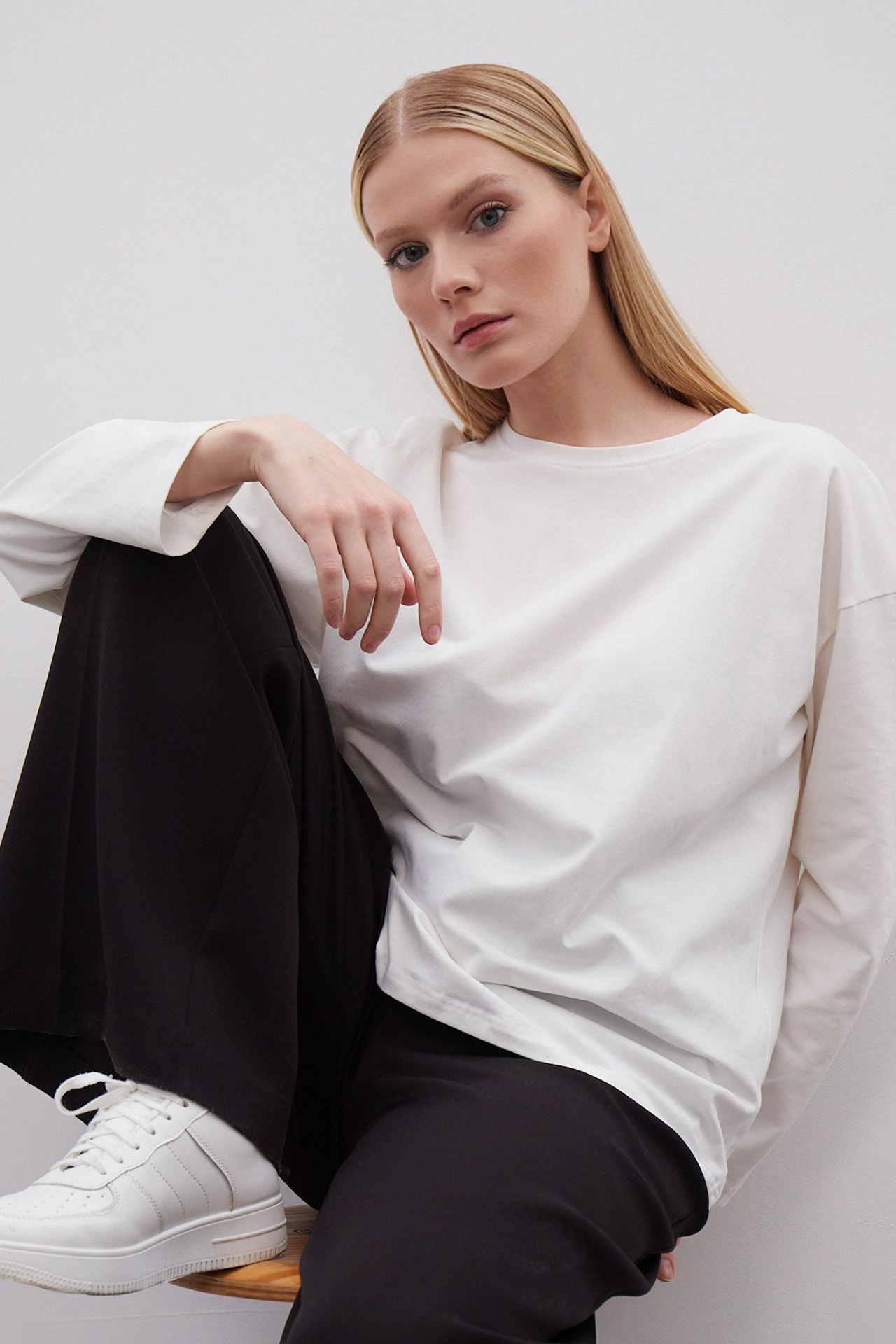 Каталог моделей девушек, женщин для маркетплейсов. Предметная фотостудия AURA