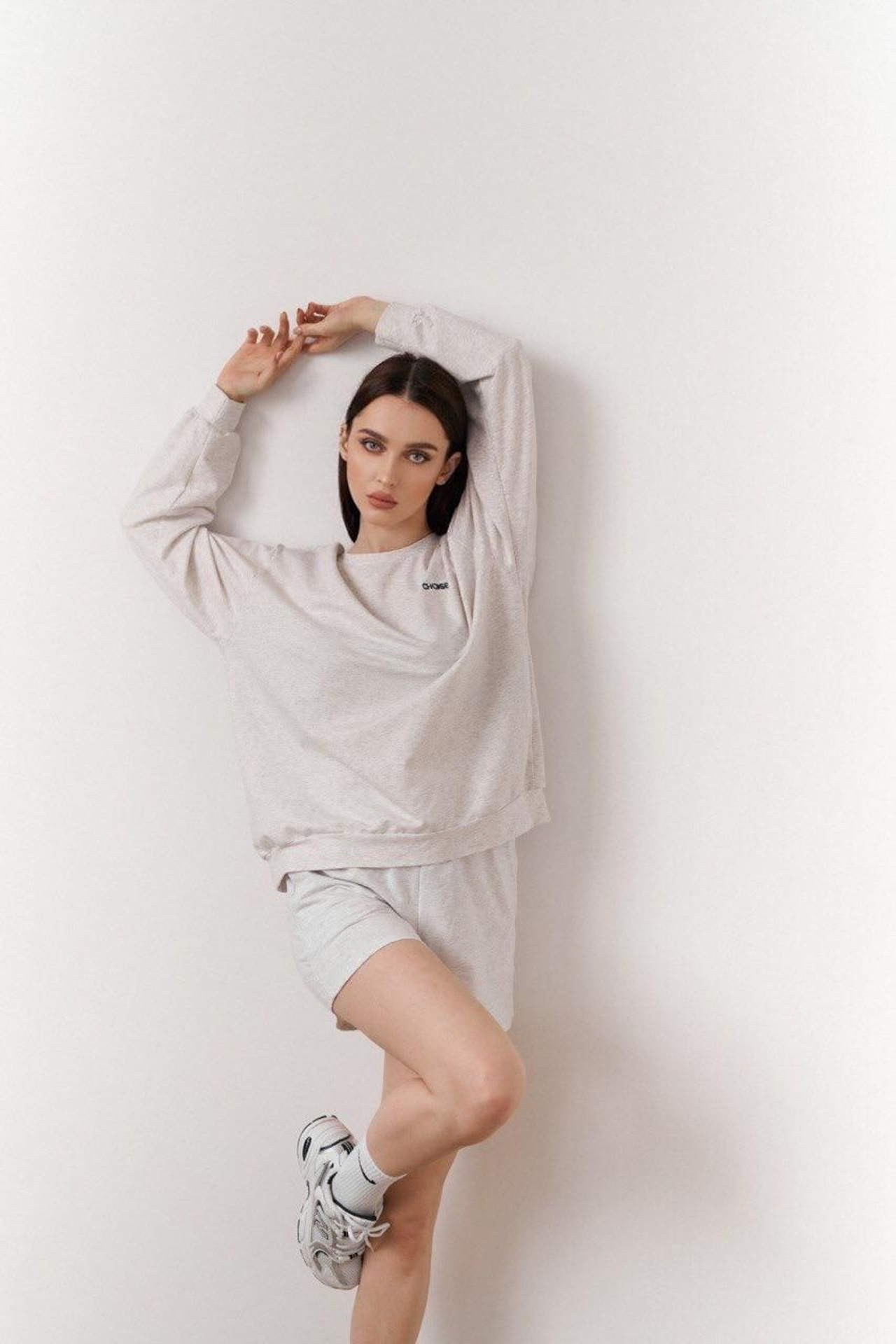 Каталог моделей девушек, женщин. Предметная фотостудия AURA