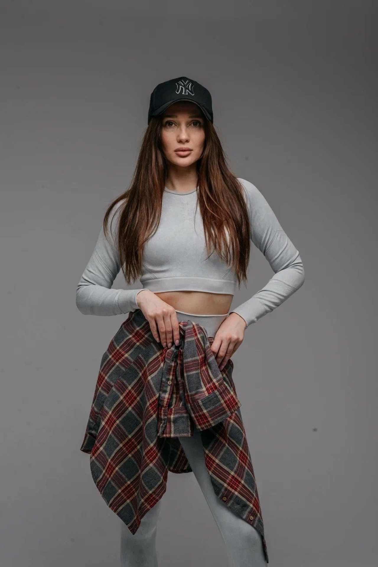 Каталог моделей девушек, женщин для маркетплейсов. Предметная фотостудия AURA