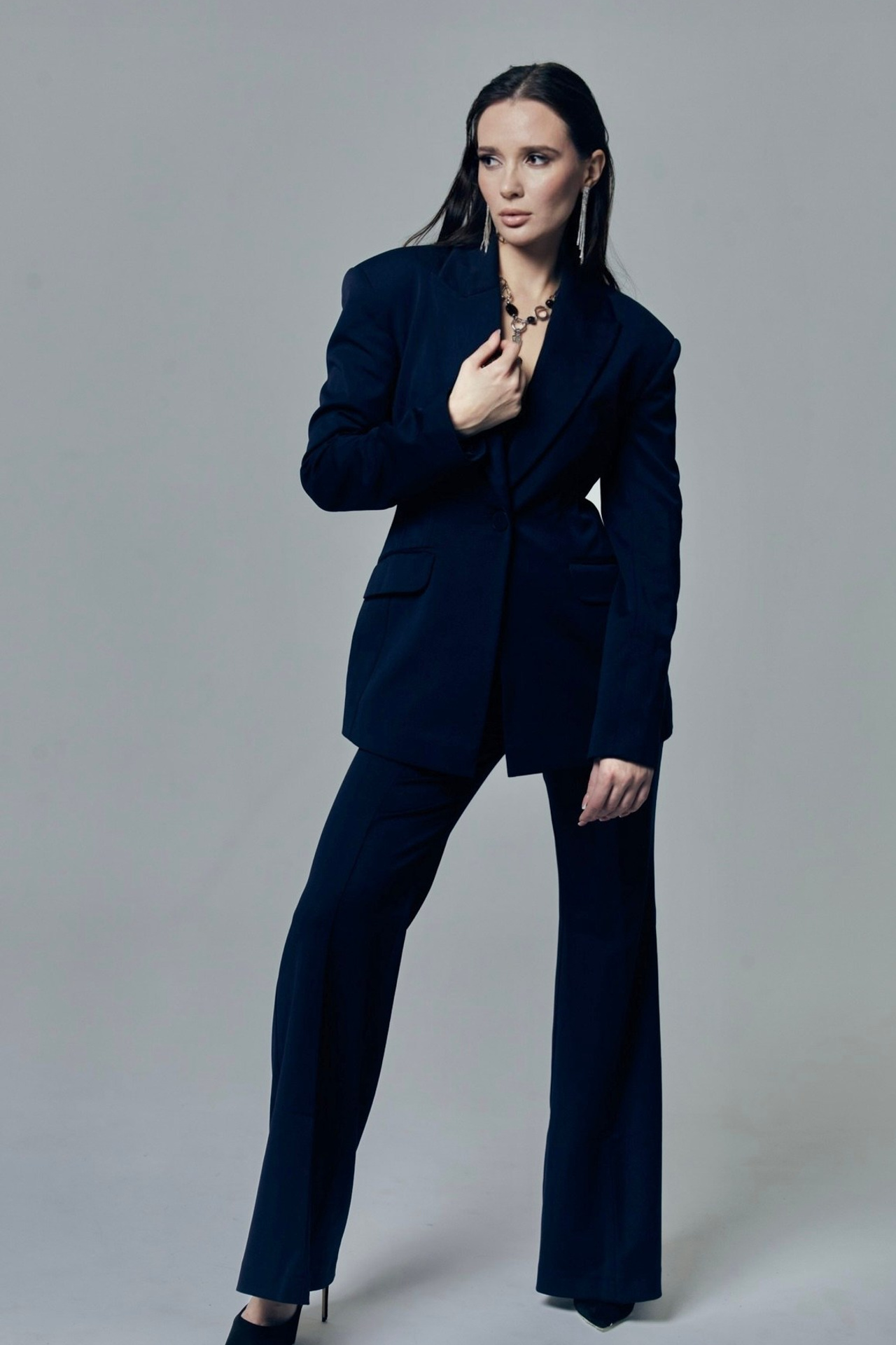 Каталог моделей девушек, женщин для маркетплейсов. Предметная фотостудия AURA