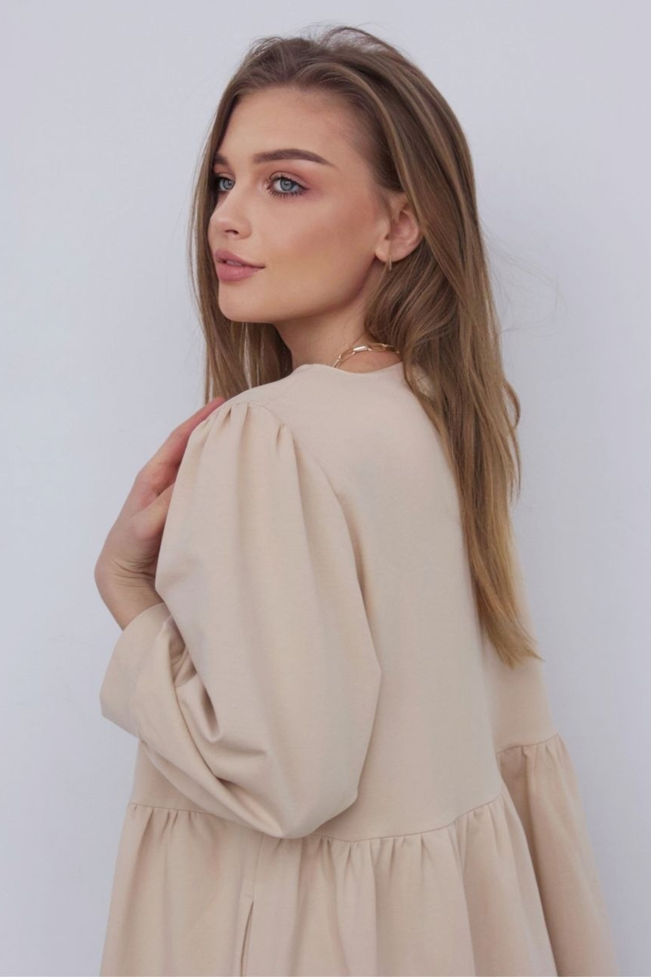 Каталог моделей девушек, женщин для маркетплейсов. Предметная фотостудия AURA