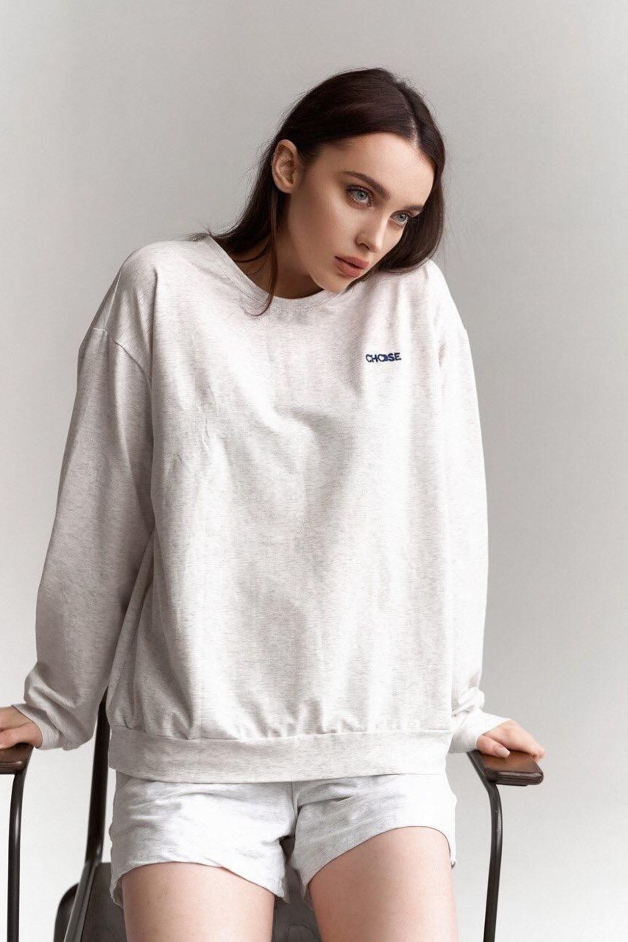 Каталог моделей девушек, женщин. Предметная фотостудия AURA