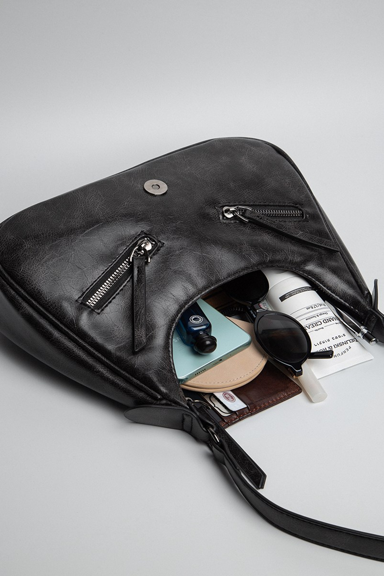 Фото сумок и аксессуаров для маркетплейсов | Фотограф в Москве Фотостудия AURA | АУРА. Предметная фотостудия AURA