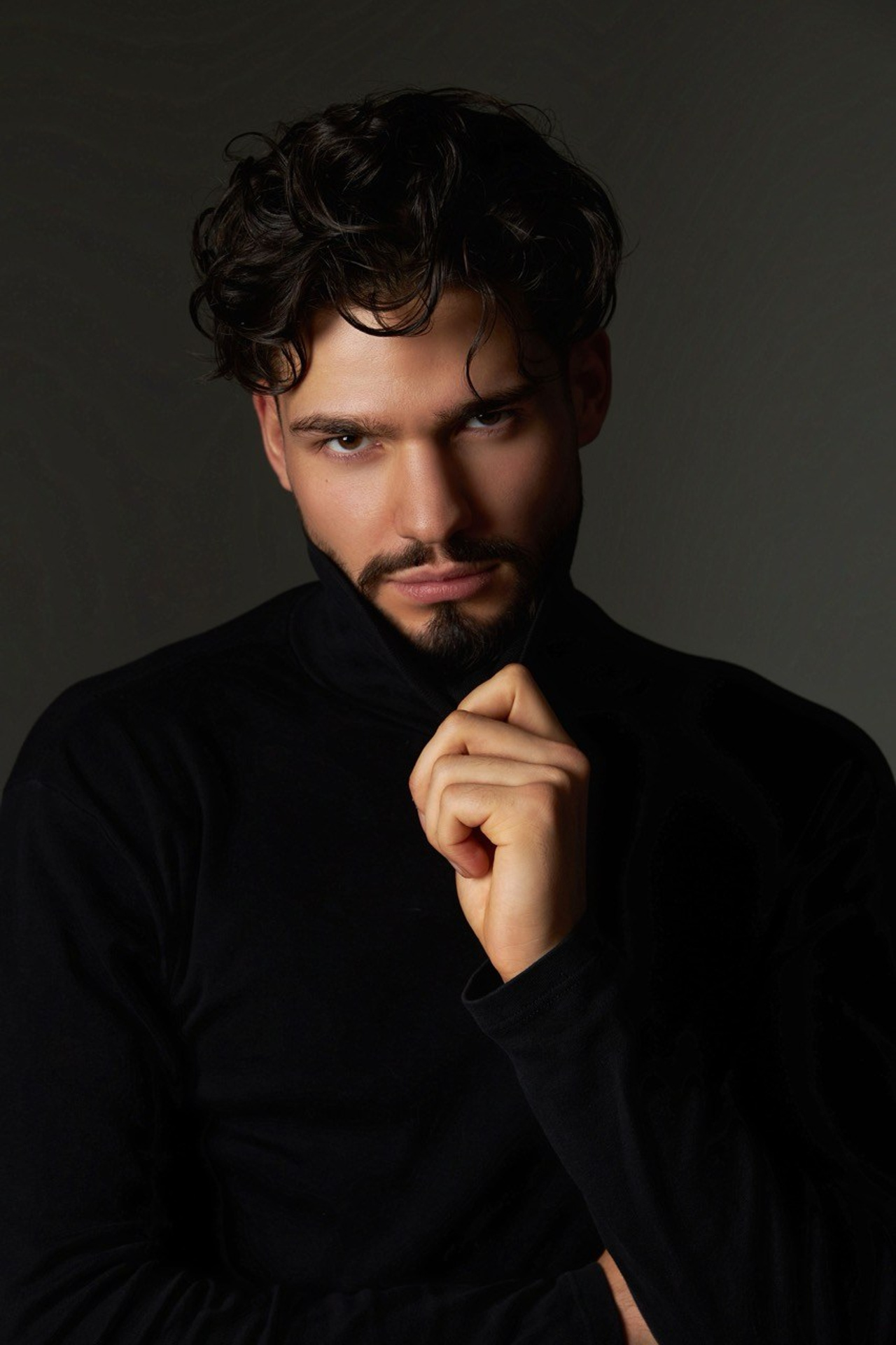 Роман 50 — L / рост — 180. Предметная фотостудия AURA