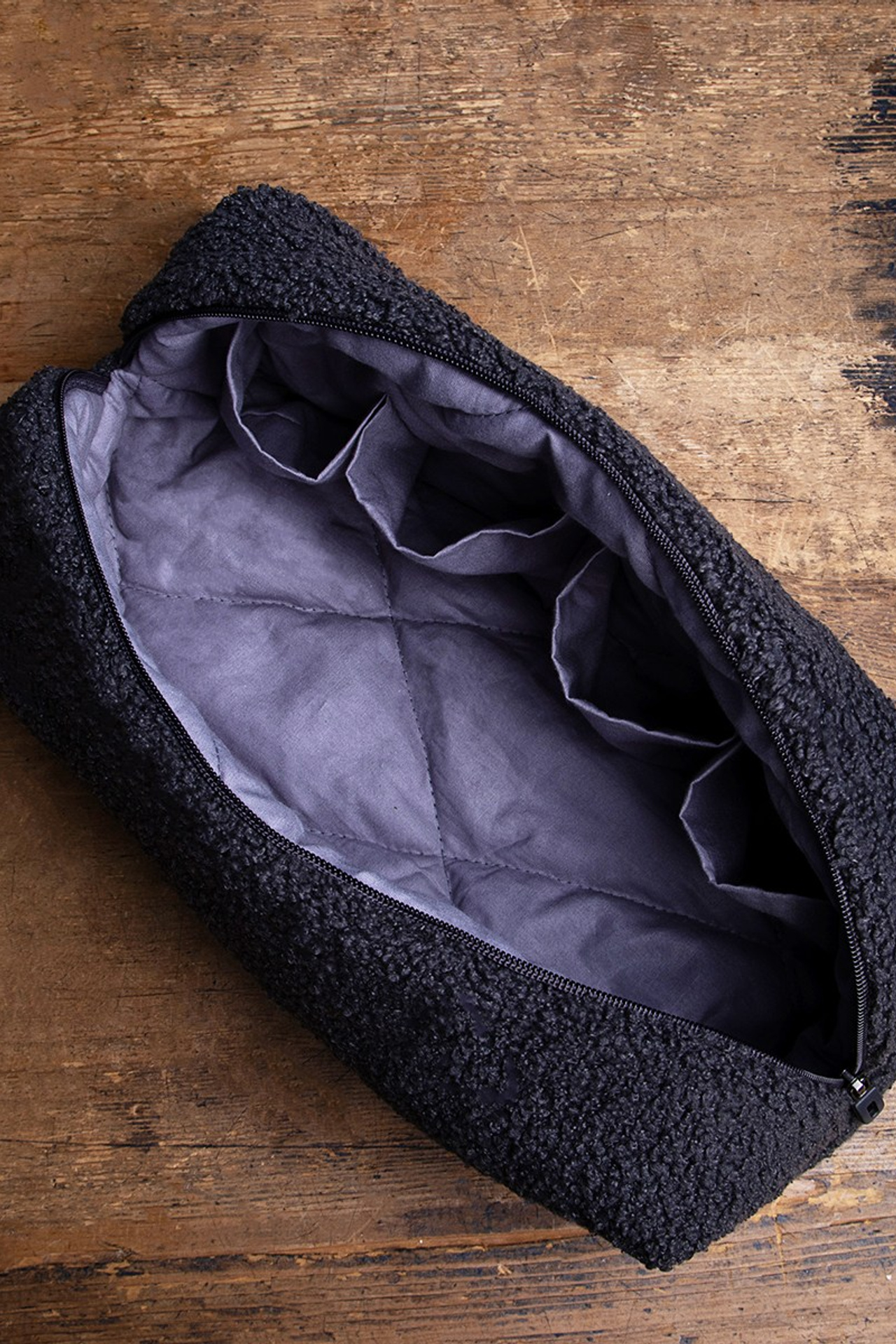 Фото сумок и аксессуаров для маркетплейсов | Фотограф в Москве Фотостудия AURA | АУРА. Предметная фотостудия AURA