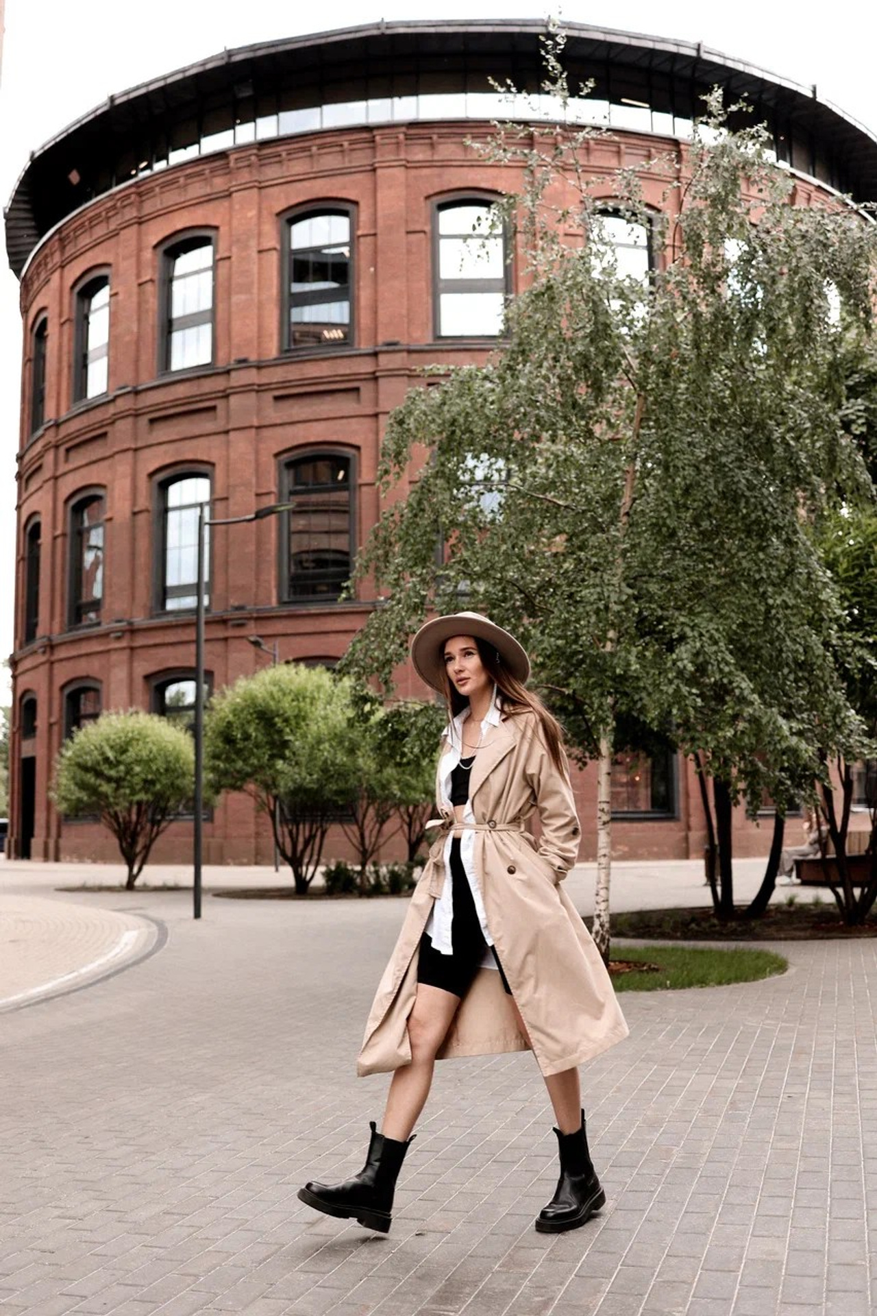 Каталог моделей девушек, женщин для маркетплейсов. Предметная фотостудия AURA