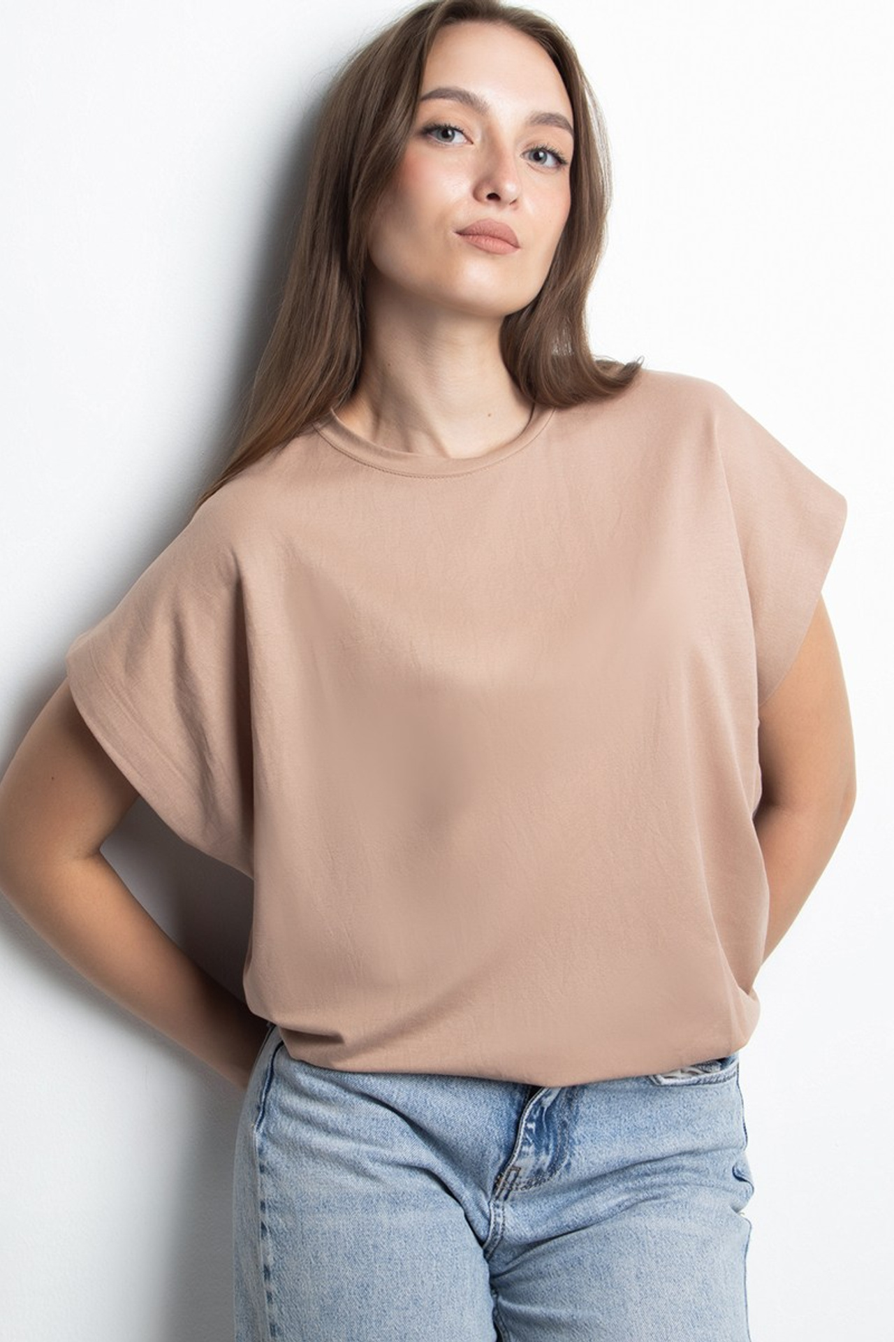 Каталог моделей девушек, женщин. Предметная фотостудия AURA