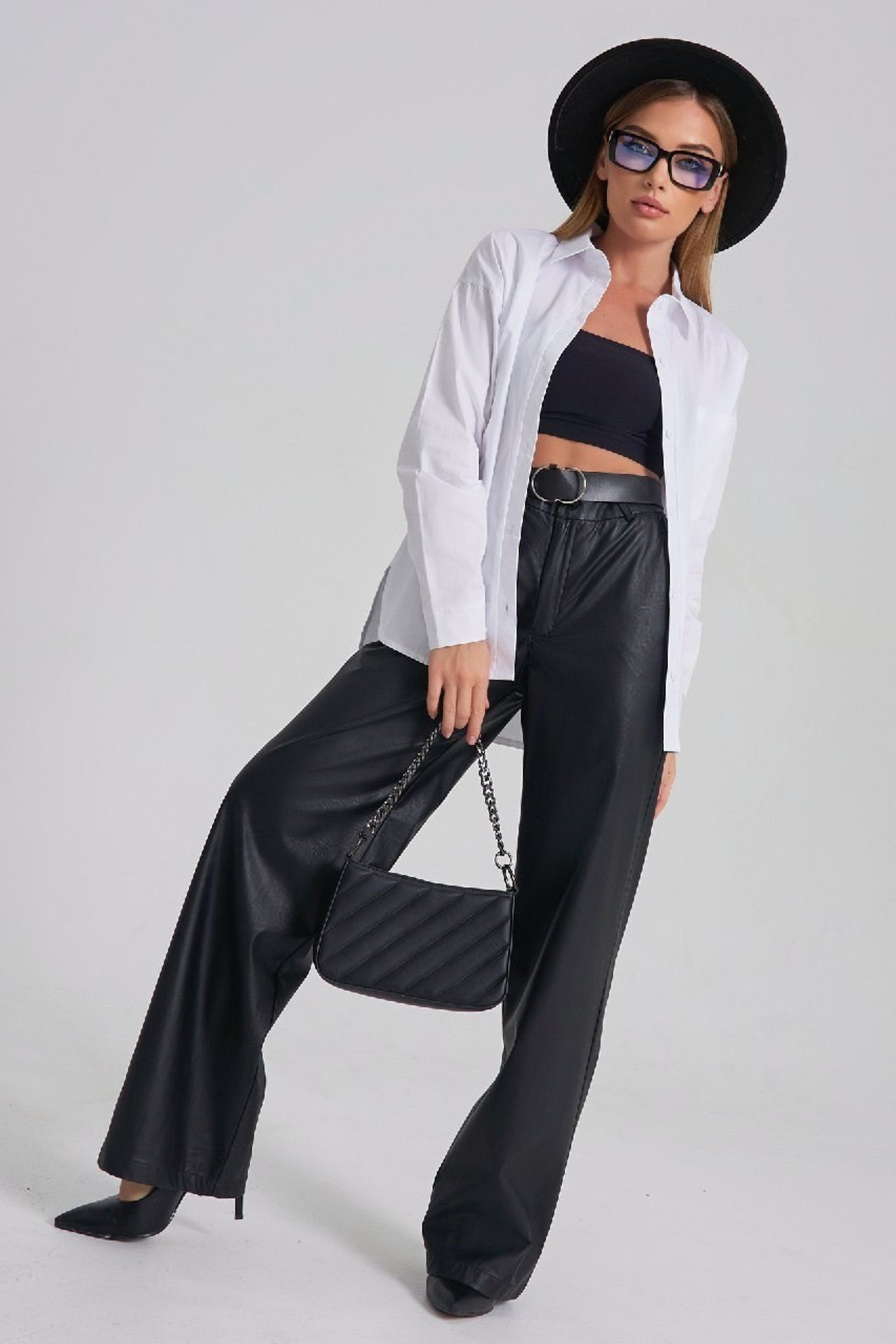 Каталог моделей девушек, женщин для маркетплейсов. Предметная фотостудия AURA