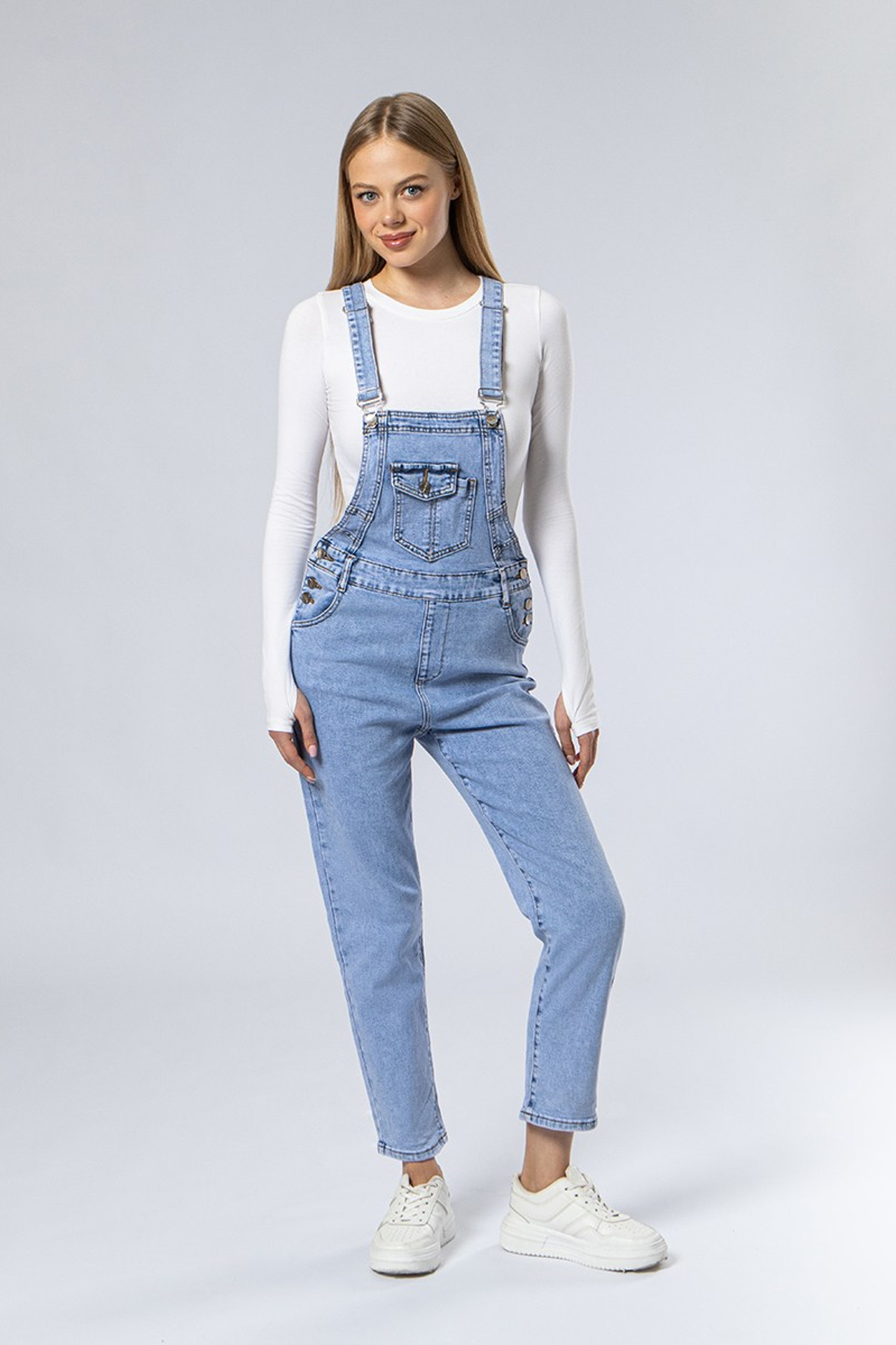 Каталог моделей девушек, женщин для маркетплейсов. Предметная фотостудия AURA