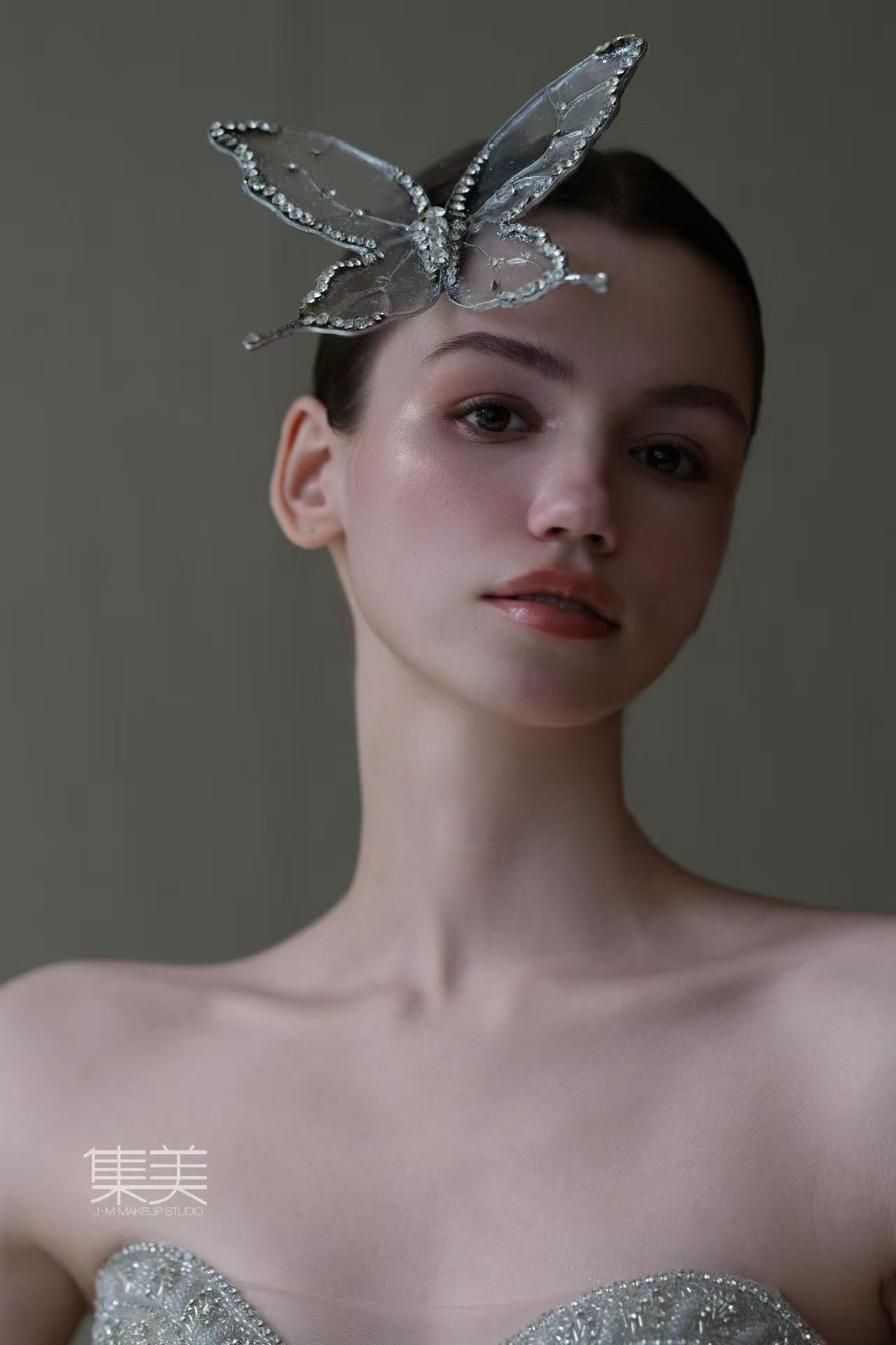 BOOK. MONSTERA MODELS