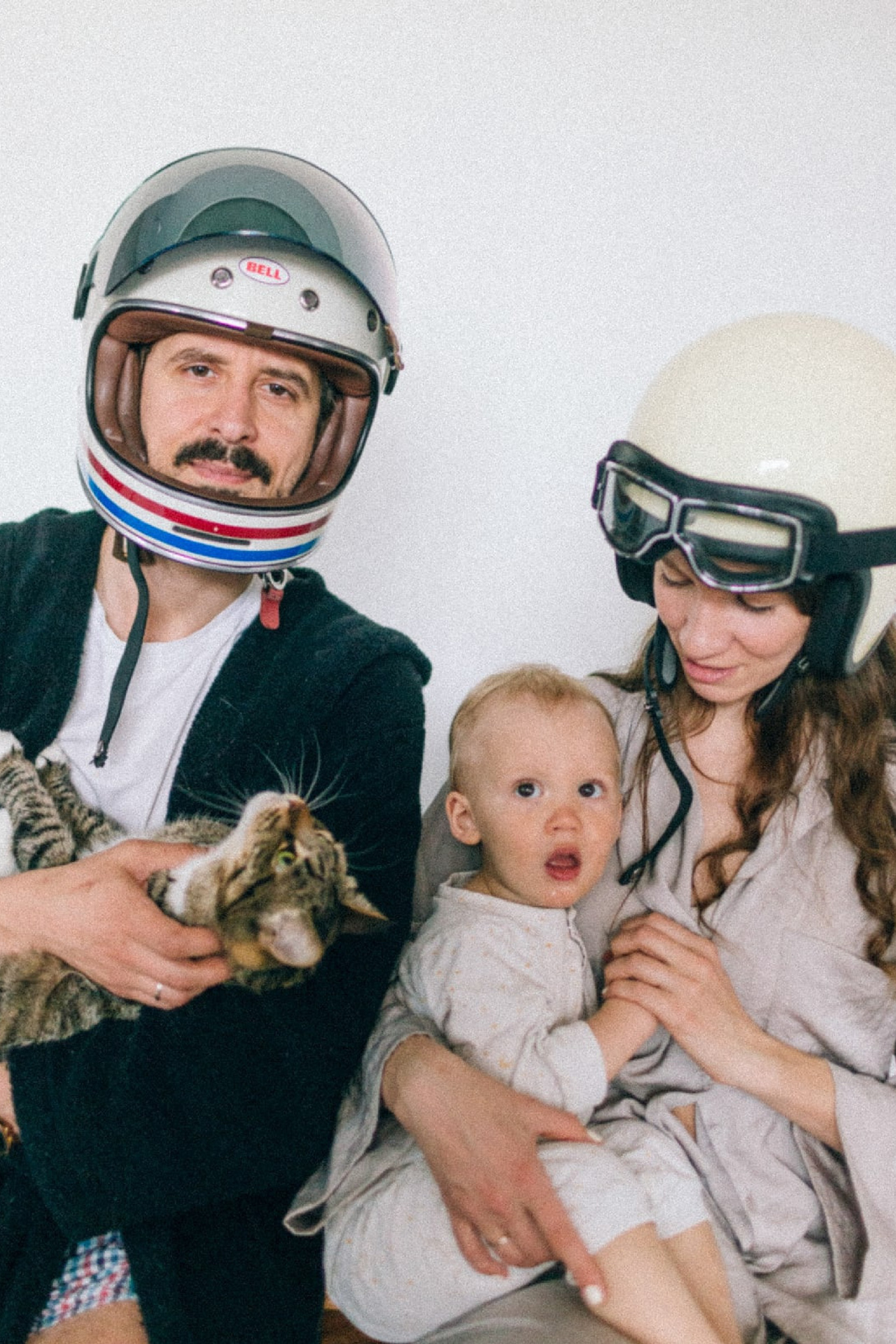 Трое и котей