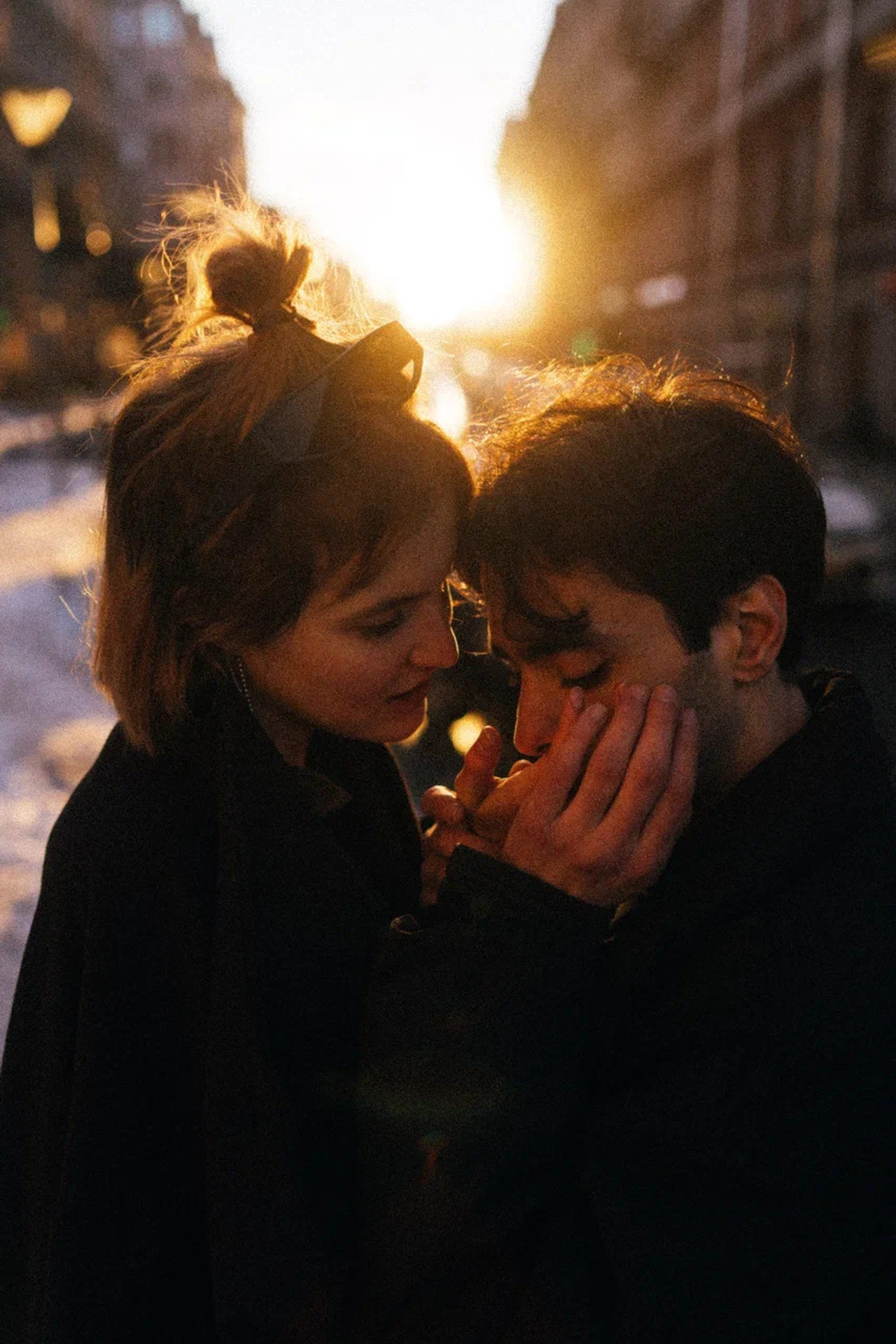 РУКИ ТВОИ ЦЕЛОВАЛ