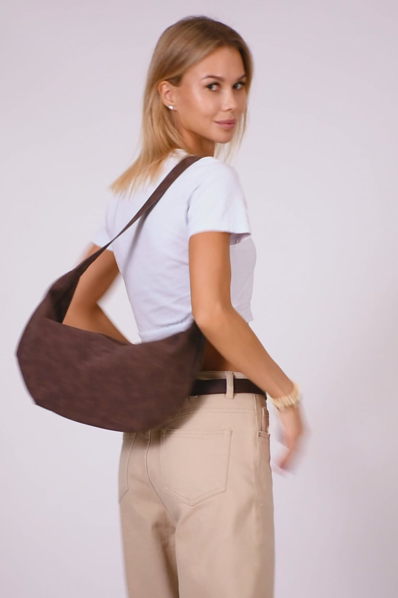 Видеосъемка модельных проходок для кастингов и портфолио. Gramy-studio: фото, видео, инфографика и 3D визуализация для маркетплейсов