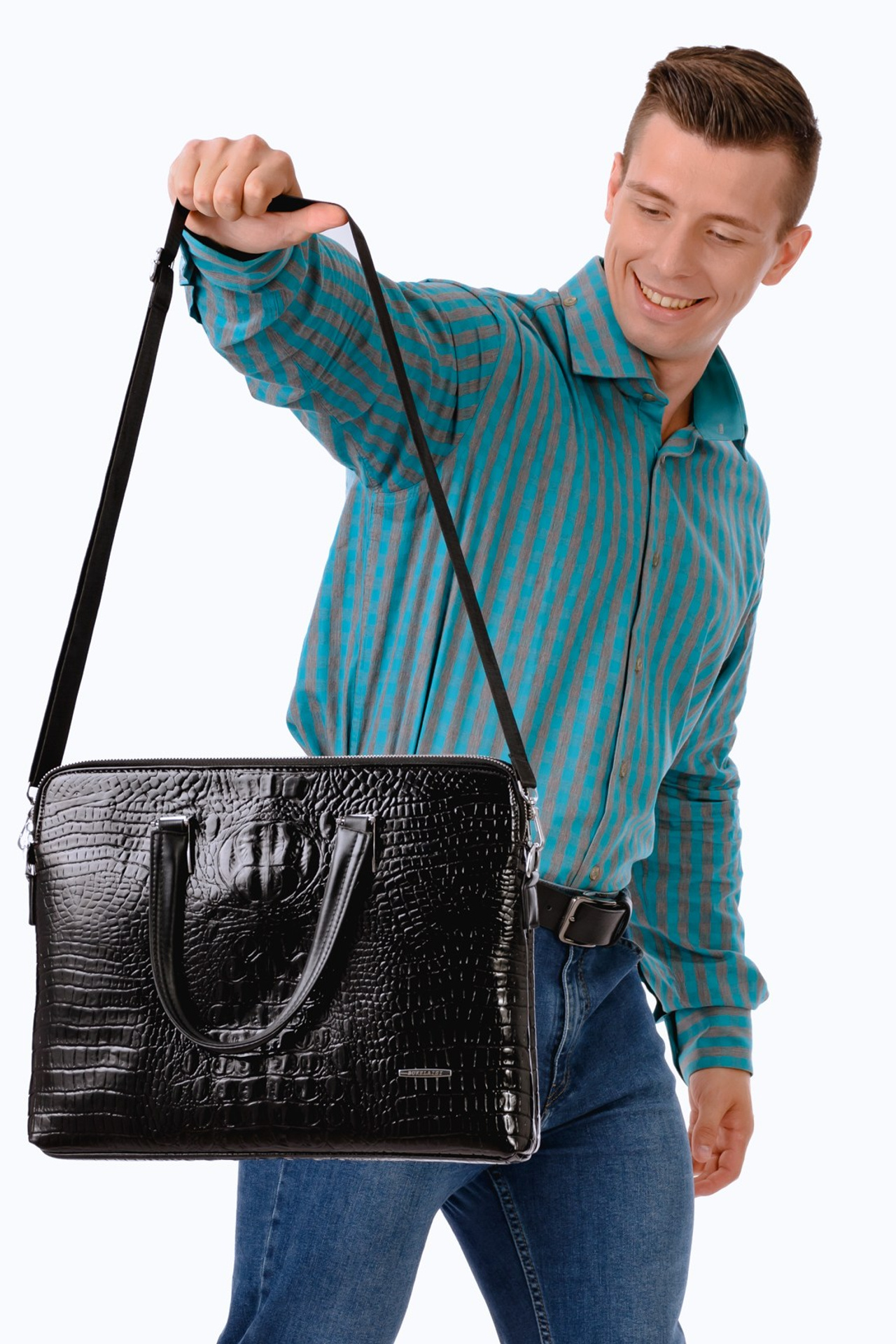 Профессиональная съемка мужской одежды и аксессуаров. Gramy-studio: фото, видео, инфографика и 3D визуализация для маркетплейсов