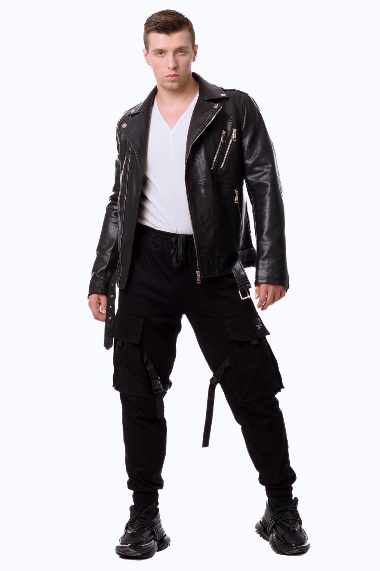 Профессиональная съемка мужской одежды и аксессуаров. Gramy-studio: фото, видео, инфографика и 3D визуализация для маркетплейсов