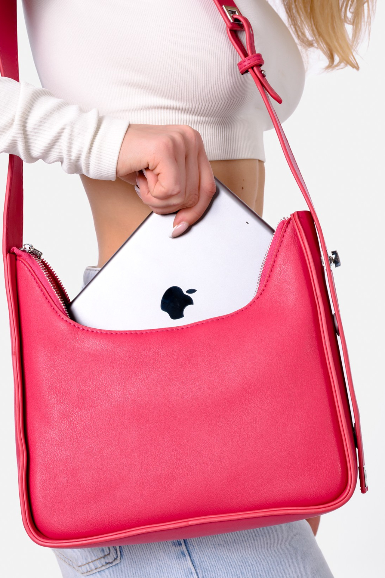 Фотосъемка женской одежды и аксессуаров для маркетплейсов. Gramy-studio: фото, видео, инфографика и 3D визуализация для маркетплейсов