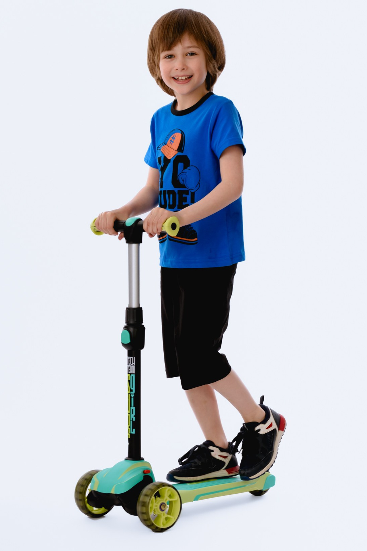 Фотосъемка детской одежды для интернет-магазинов. Gramy-studio: фото, видео, инфографика и 3D визуализация для маркетплейсов