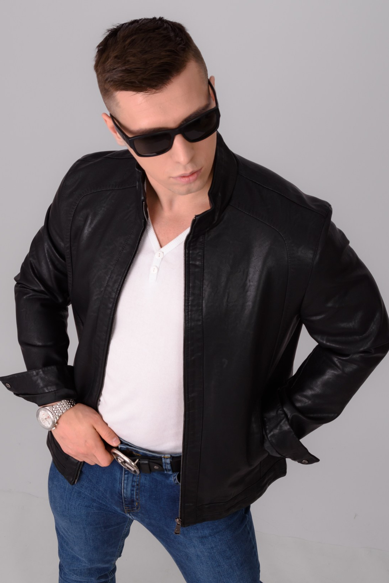 Профессиональная съемка мужской одежды и аксессуаров. Gramy-studio: фото, видео, инфографика и 3D визуализация для маркетплейсов