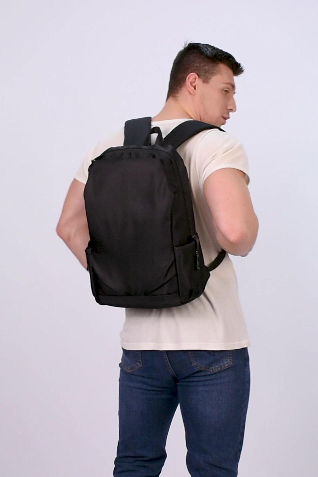 Видеосъемка модельных проходок для кастингов и портфолио. Gramy-studio: фото, видео, инфографика и 3D визуализация для маркетплейсов