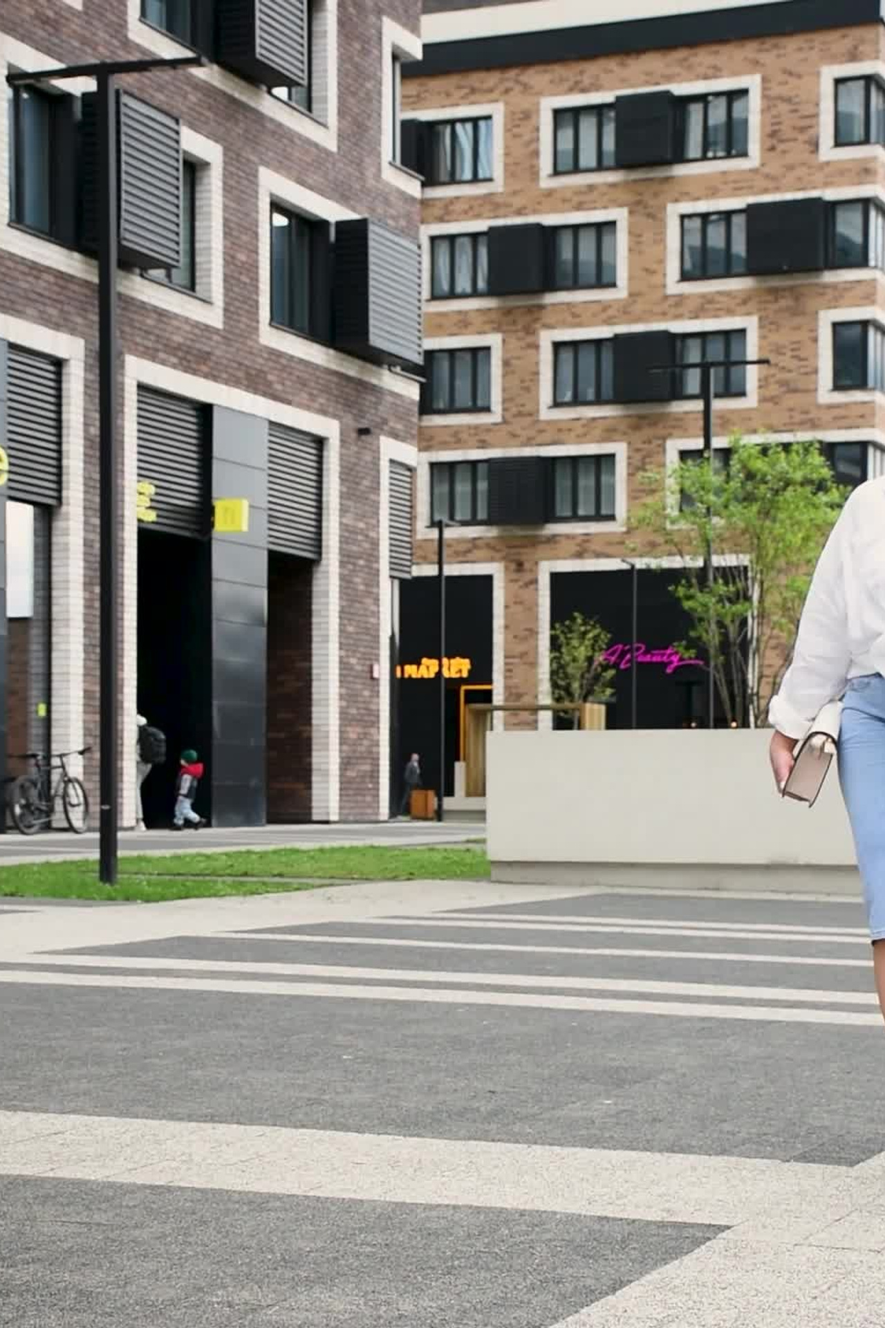 Видеосъемка модельных проходок для кастингов и портфолио. Gramy-studio: фото, видео, инфографика и 3D визуализация для маркетплейсов