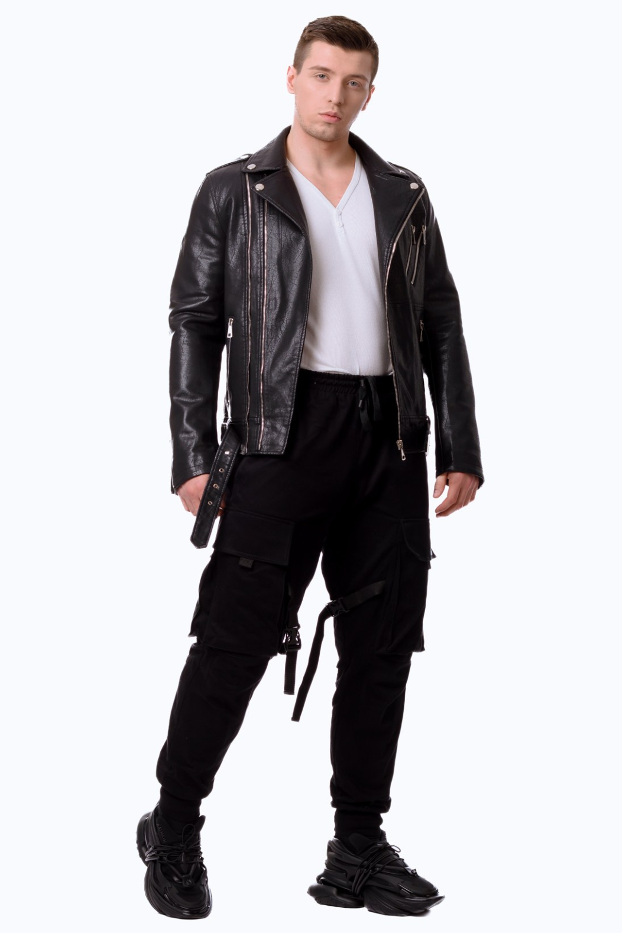 Профессиональная съемка мужской одежды и аксессуаров. Gramy-studio: фото, видео, инфографика и 3D визуализация для маркетплейсов