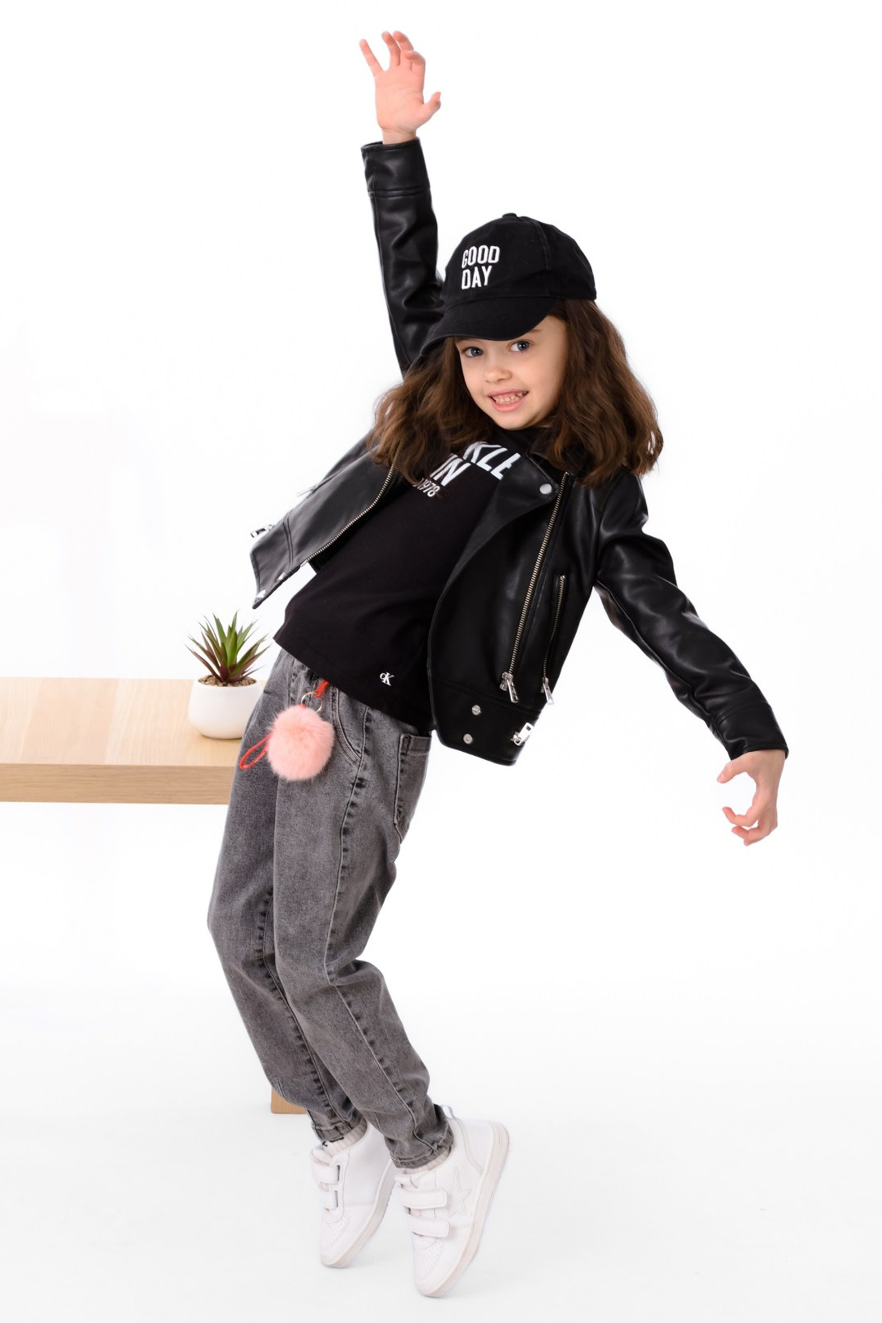 Фотосъемка детской одежды для интернет-магазинов. Gramy-studio: фото, видео, инфографика и 3D визуализация для маркетплейсов