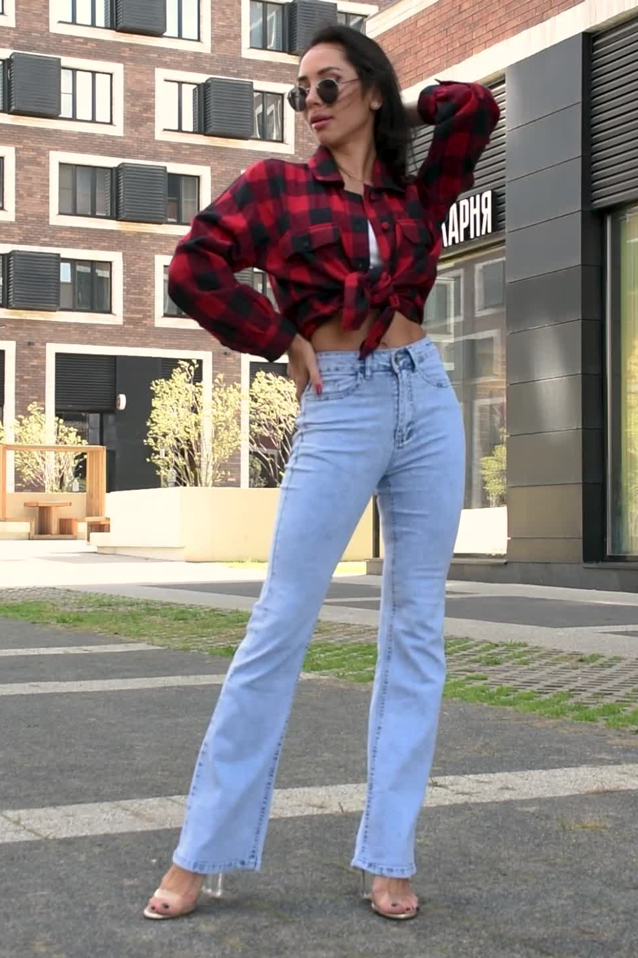 Видеосъемка модельных проходок для кастингов и портфолио. Gramy-studio: фото, видео, инфографика и 3D визуализация для маркетплейсов