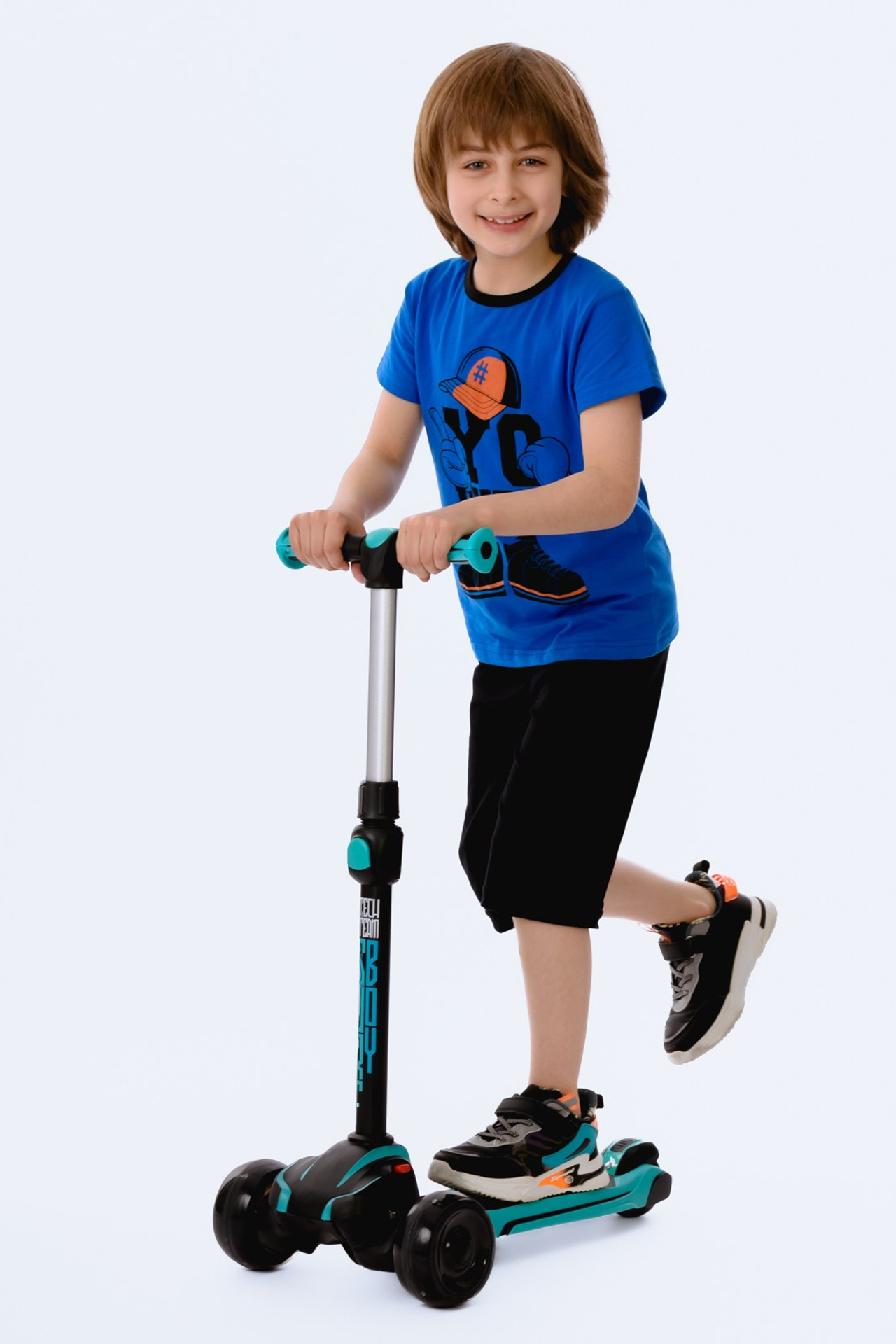 Фотосъемка детской одежды для интернет-магазинов. Gramy-studio: фото, видео, инфографика и 3D визуализация для маркетплейсов