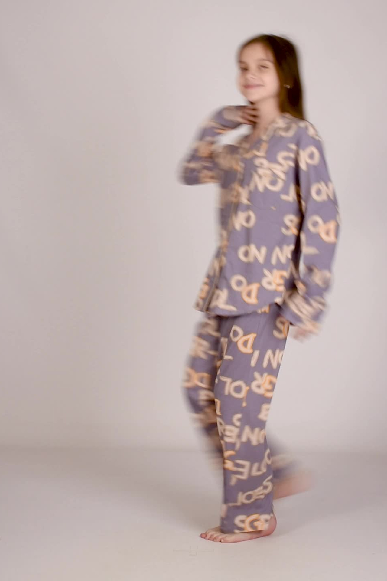 Видеосъемка модельных проходок для кастингов и портфолио. Gramy-studio: фото, видео, инфографика и 3D визуализация для маркетплейсов