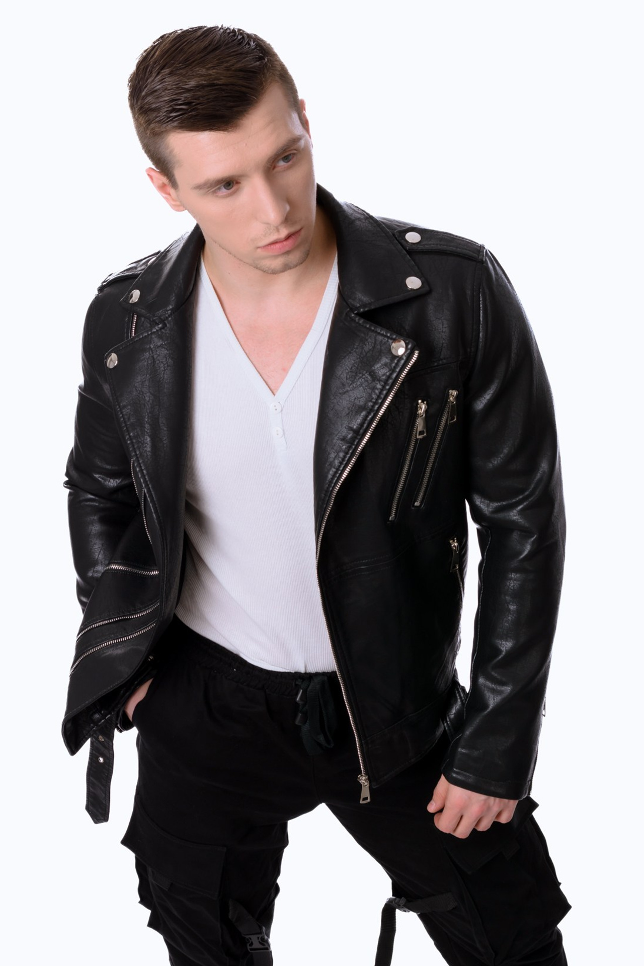 Профессиональная съемка мужской одежды и аксессуаров. Gramy-studio: фото, видео, инфографика и 3D визуализация для маркетплейсов