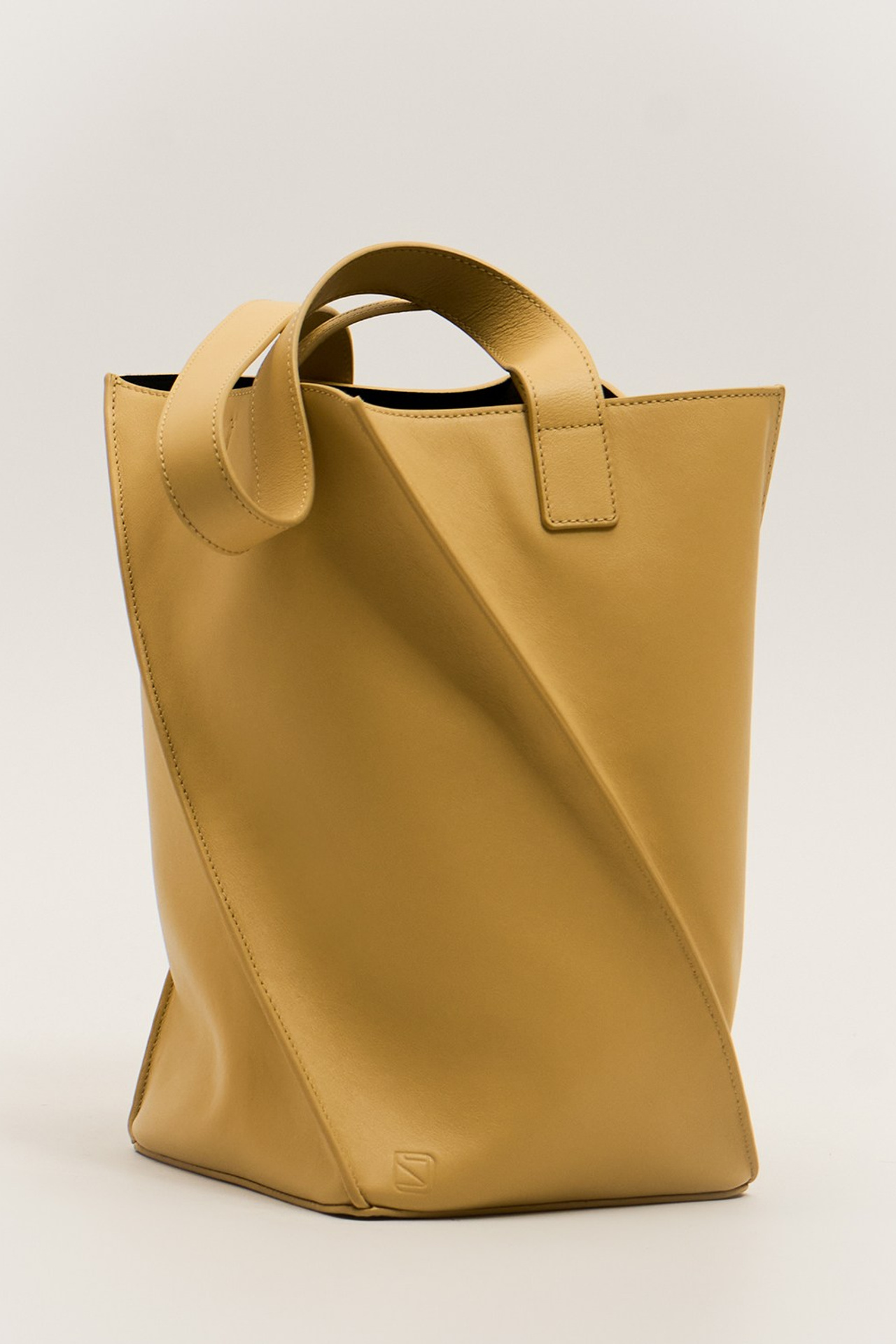 TSUM — контент. Фотограф для брендов, моделей и частных клиентов в Москве