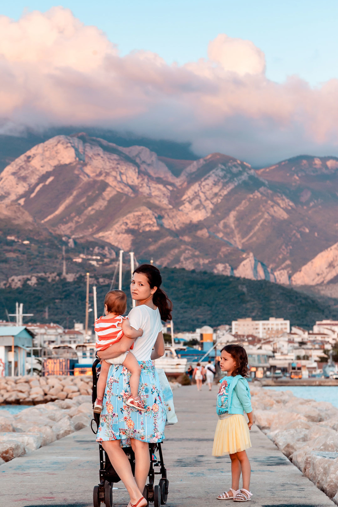 Прогулка по набережной г. Бар