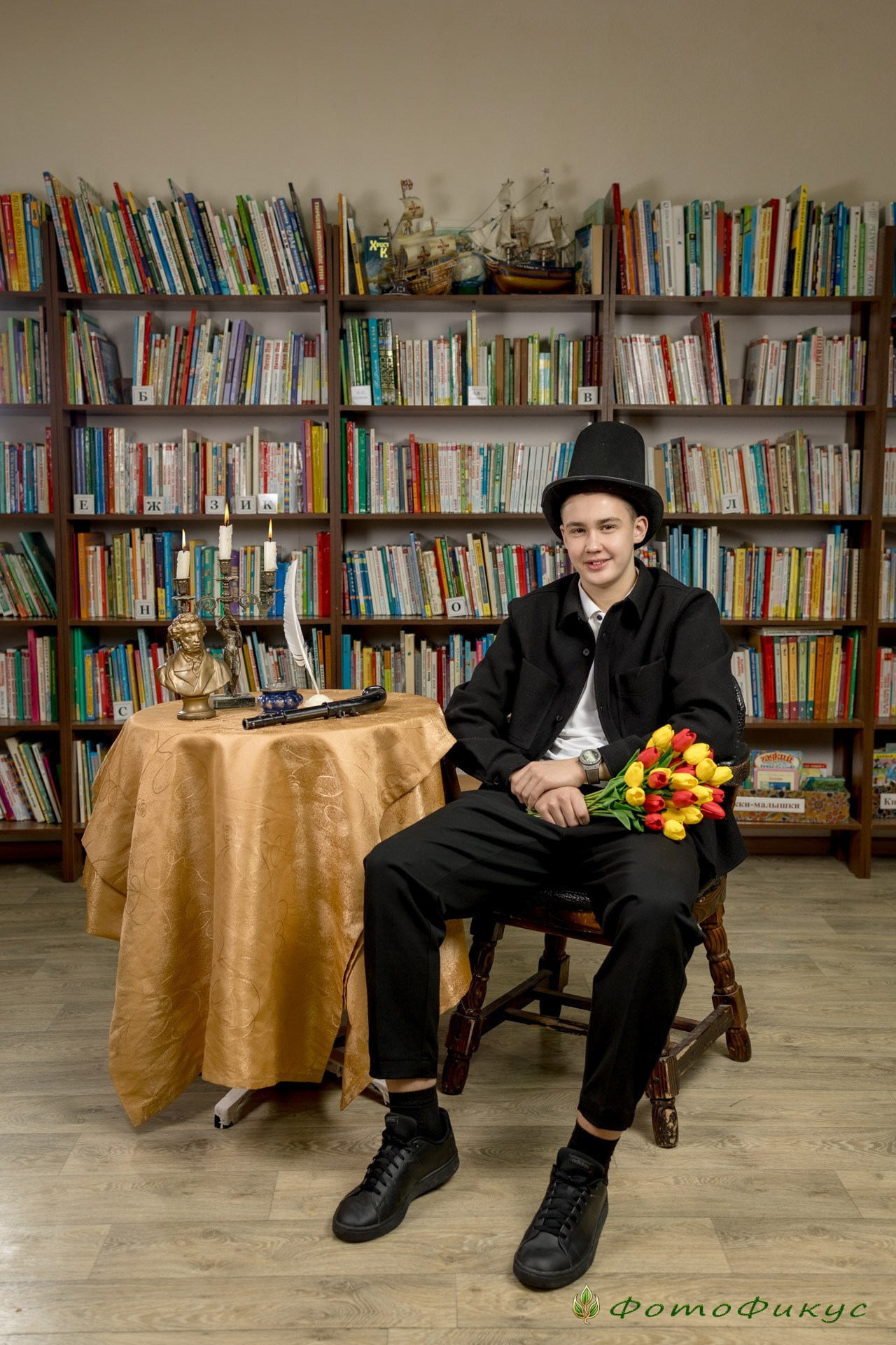 Старшеклассники. В школе, на улице