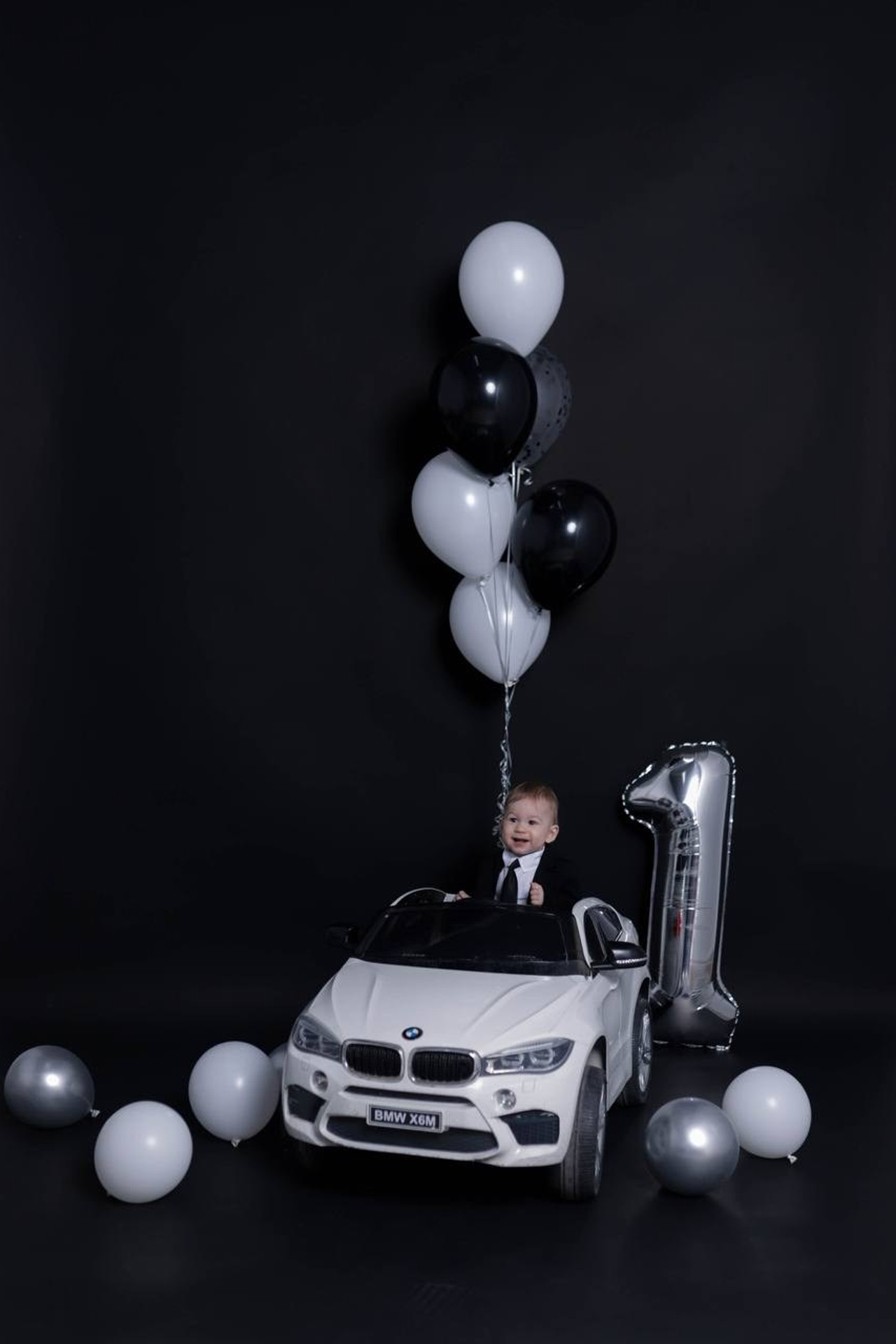 Праздник в фотостудии без фотографа на черном фоне в студии автопортрета Нижний Новгород