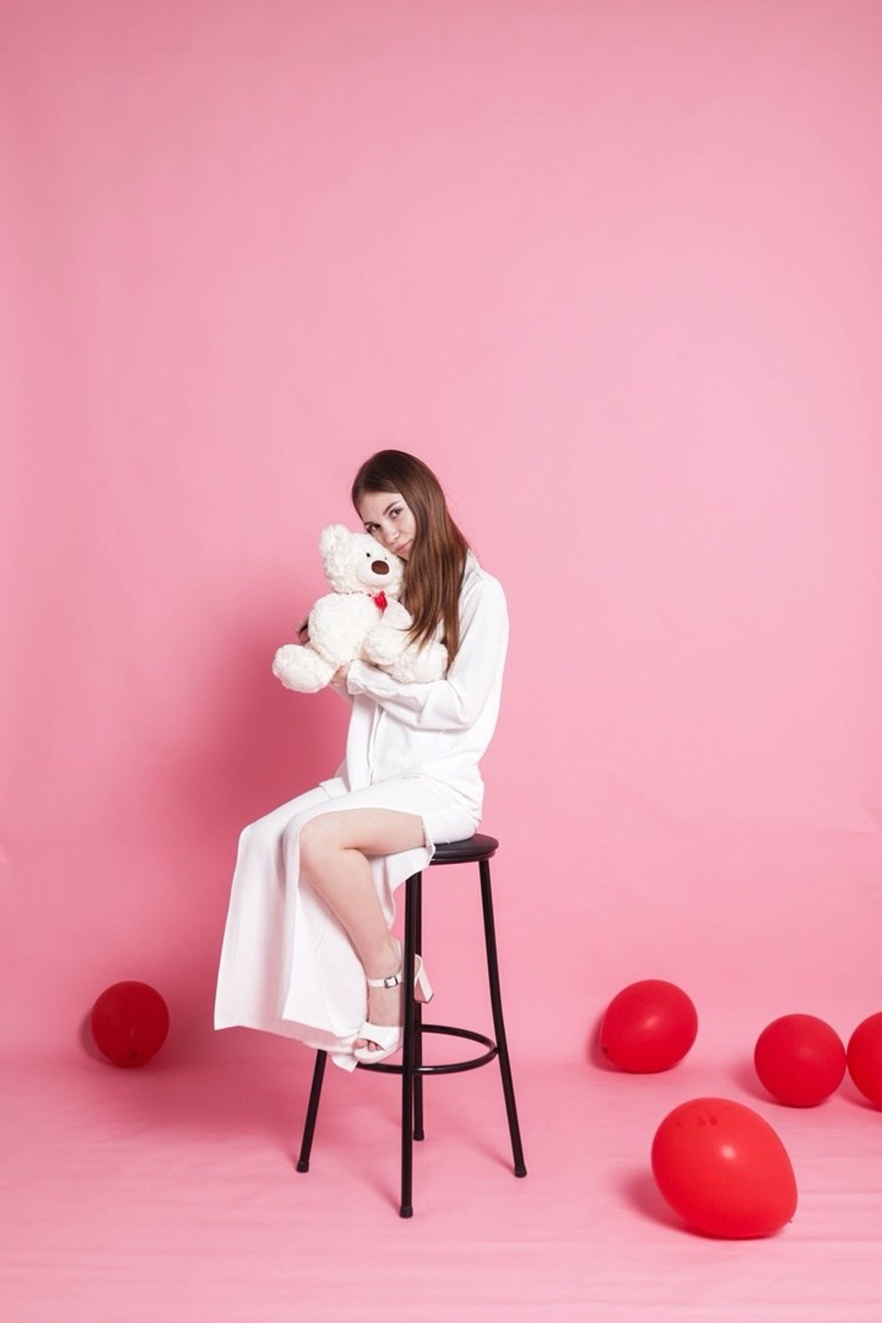 фотосессия без фотографа на розовом фоне в студии автопортрета Нижний Новгород "Зеркало эмоций"