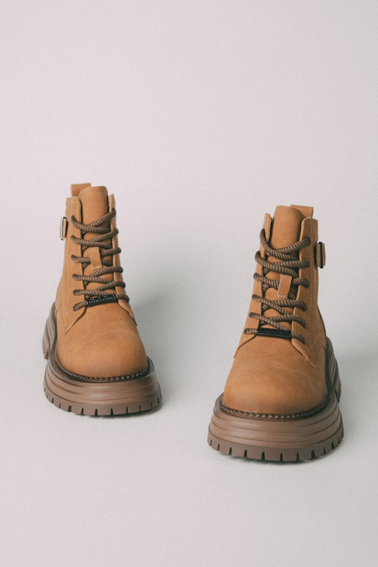 Обувь на модели