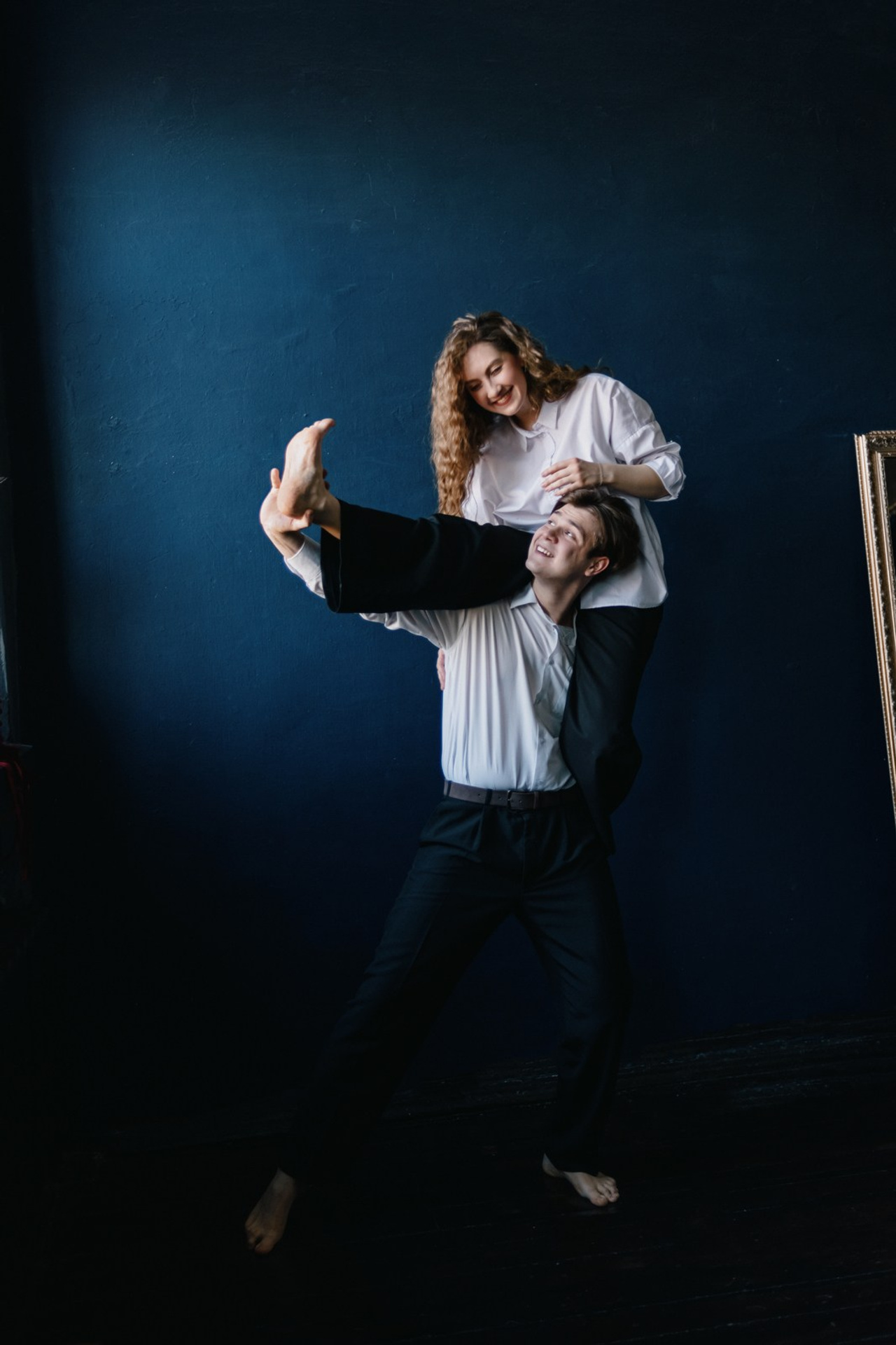 Фотосессия Love Story в Тюмени — стрит-стайл прогулка в Европейском районе. Портретный фотограф Тюмень Дарья Мустафина